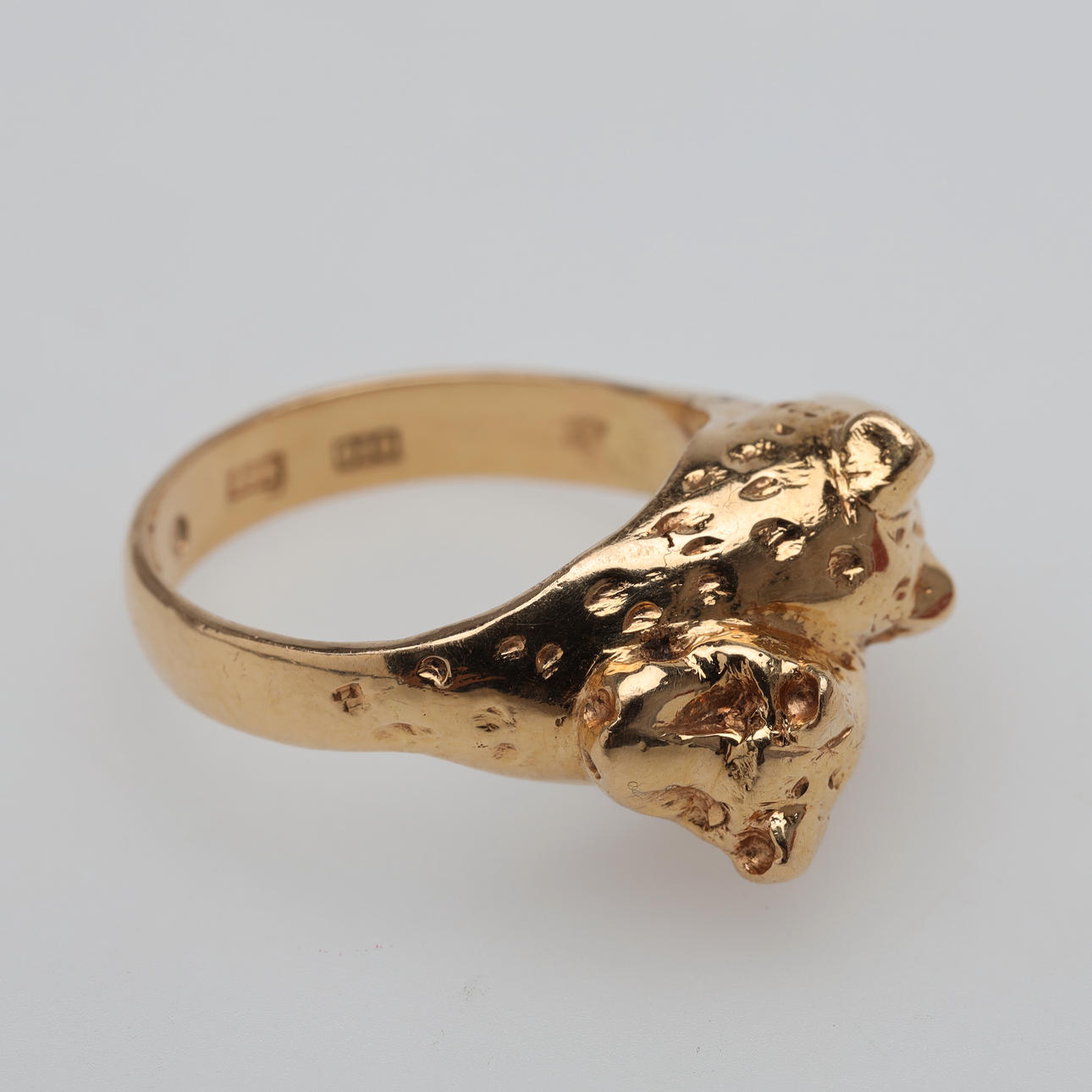 RING 18K gold weight approx. 11,1 gram.