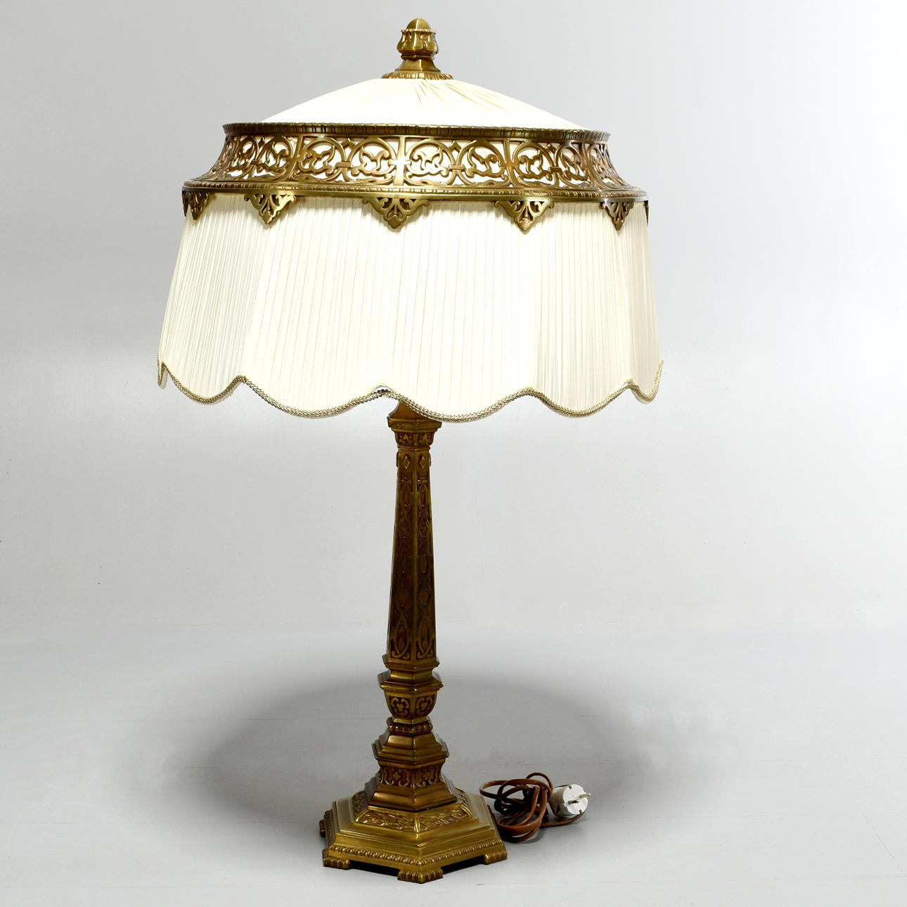 BORDSLAMPA, Mässing, Tygskärm.