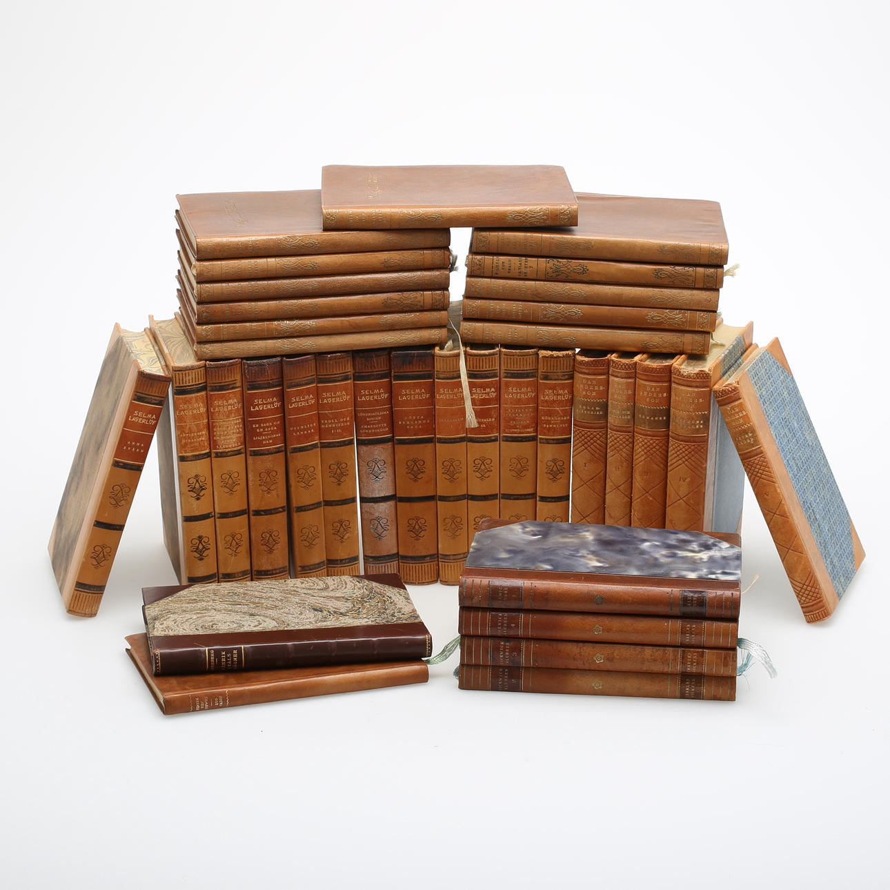 BÖCKER, 35 st, Dickens, Lagerlöf, Dan Andersson, Wilhelm von Braun.