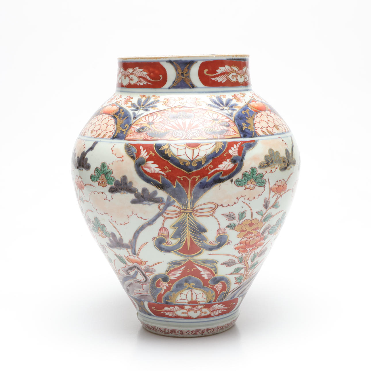 A porcelain urn, probably Japan.