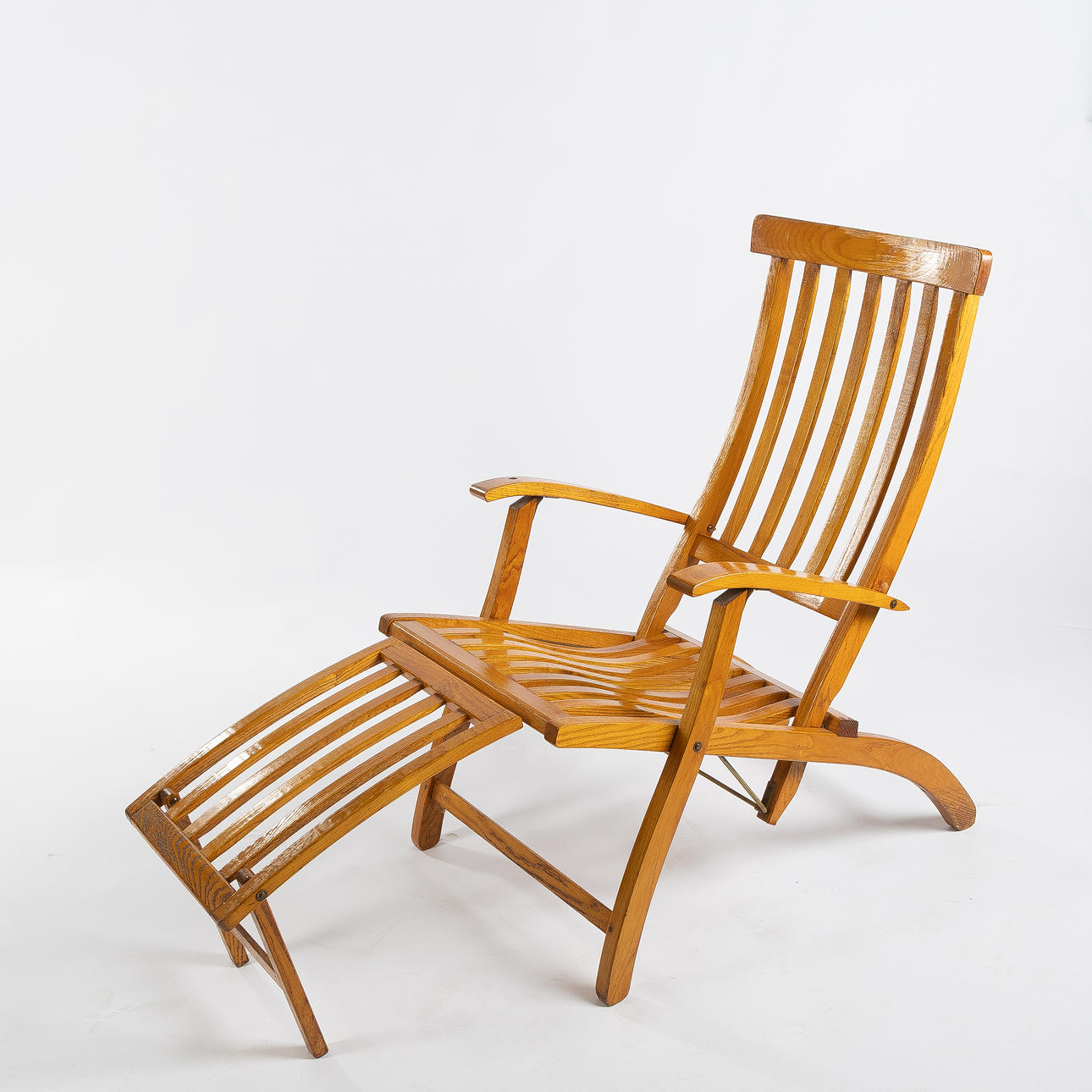 DÄCKSSTOL, lackat trä, 1900-talets andra hälft.