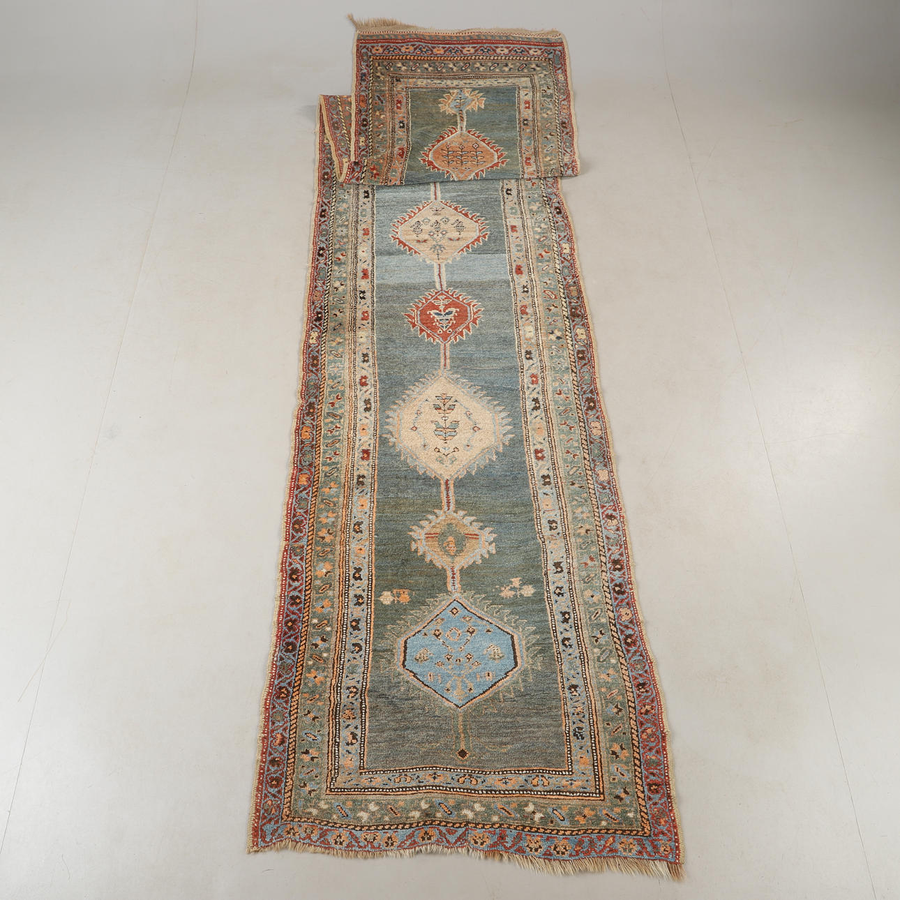 CARPET, oriental, gallery, 442 x 94 cm.