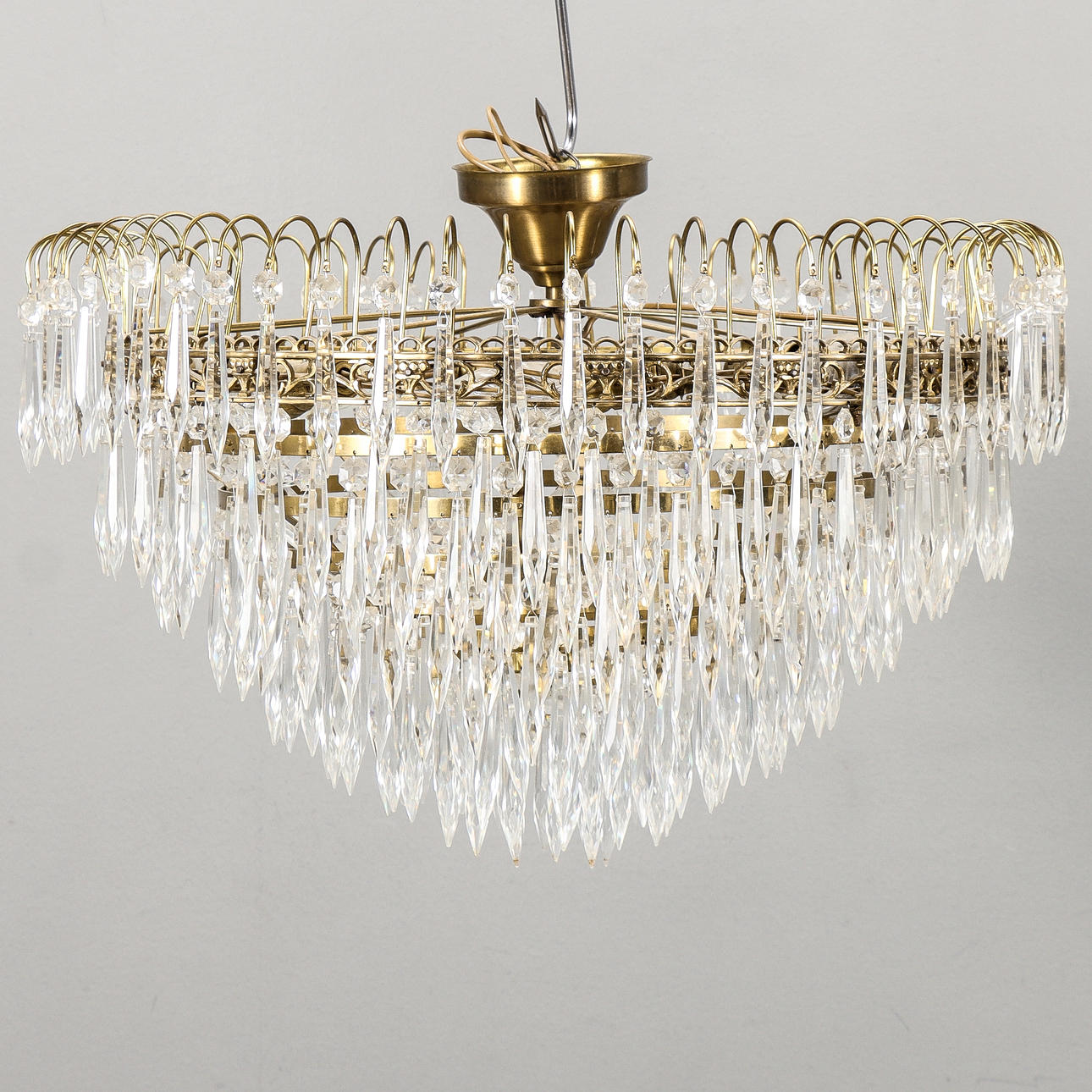 CEILING LAMP with prisms.