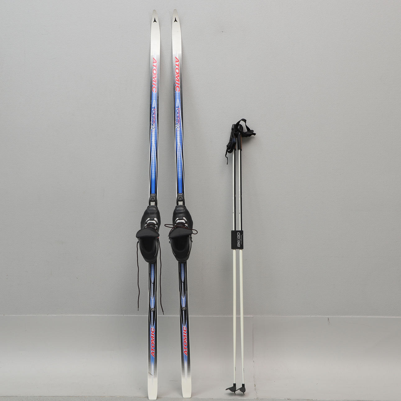 SKIS with poles & boots size 44.