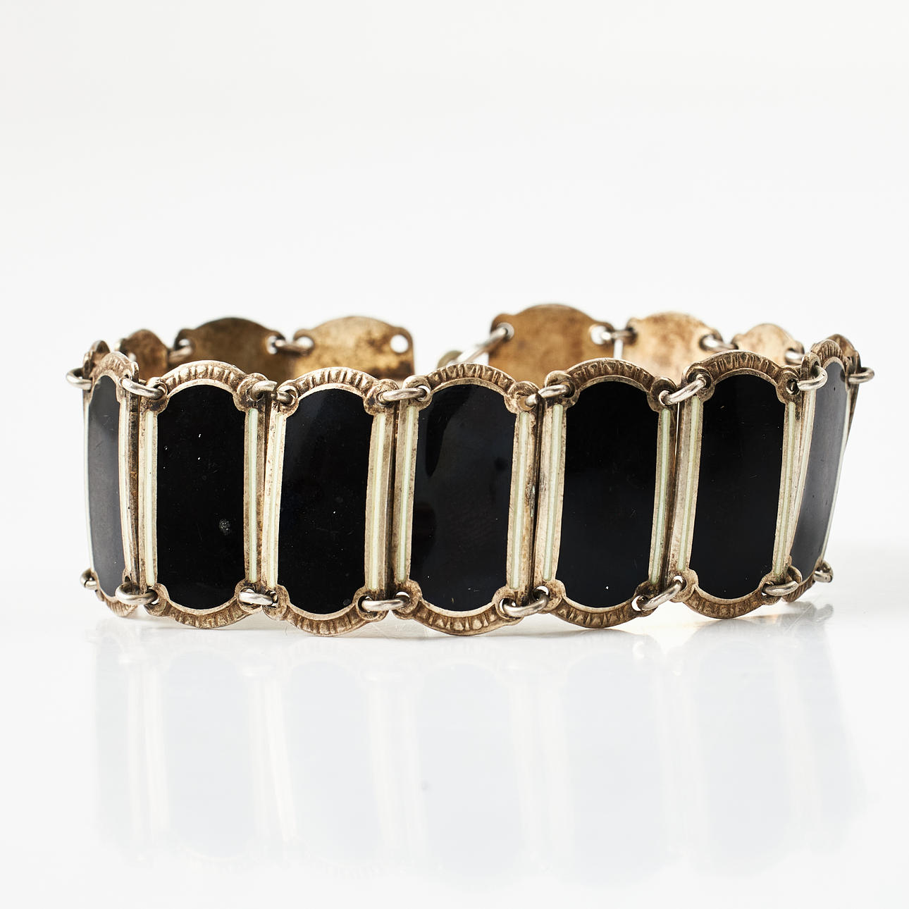 IVAR. T. HOLTH, sterling silver, rectangular interlocking links with black and cream white enamel decor, Norway, second half of the 20th century.