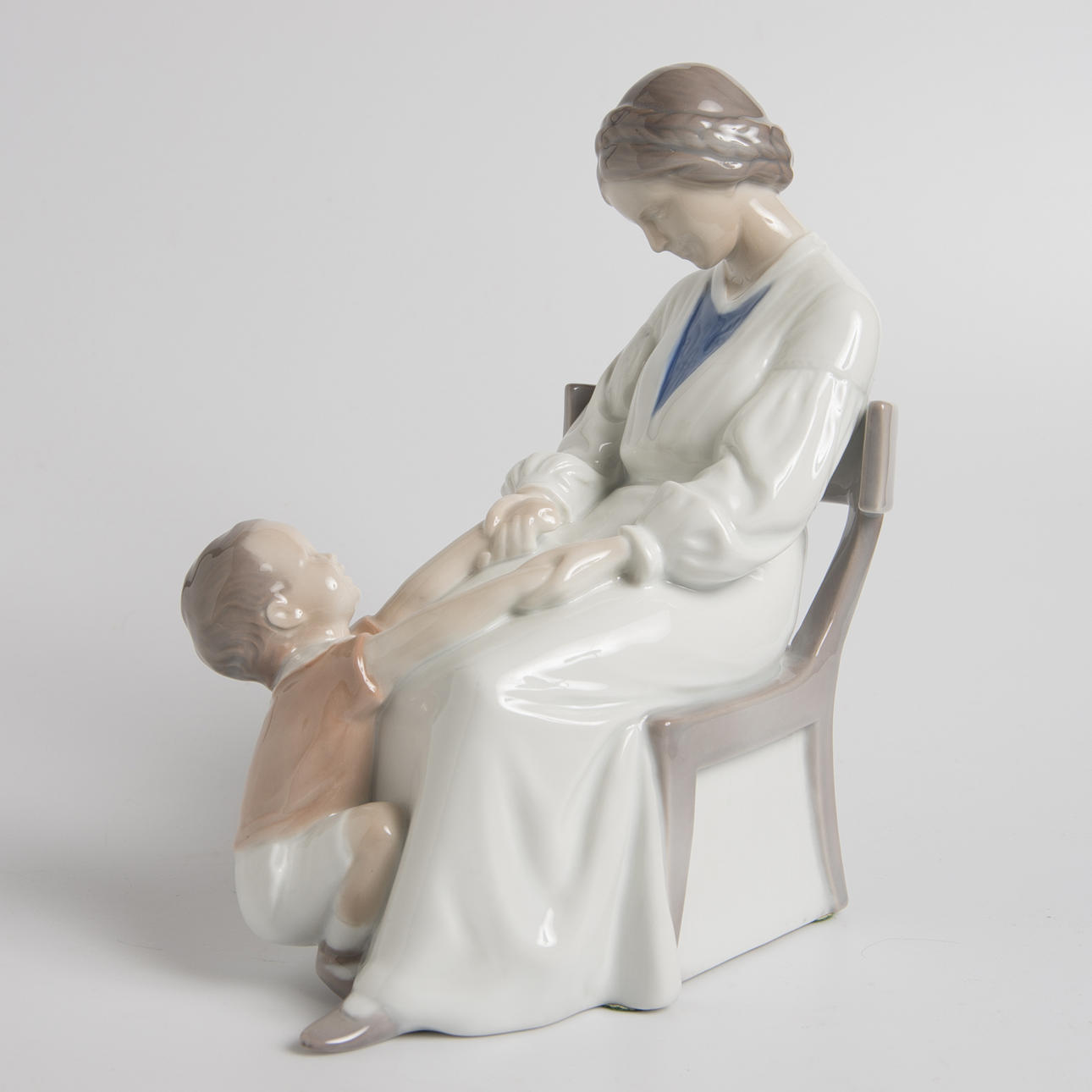 FIGURIN, kvinna med barn, porslin, Bing & Gröndal.