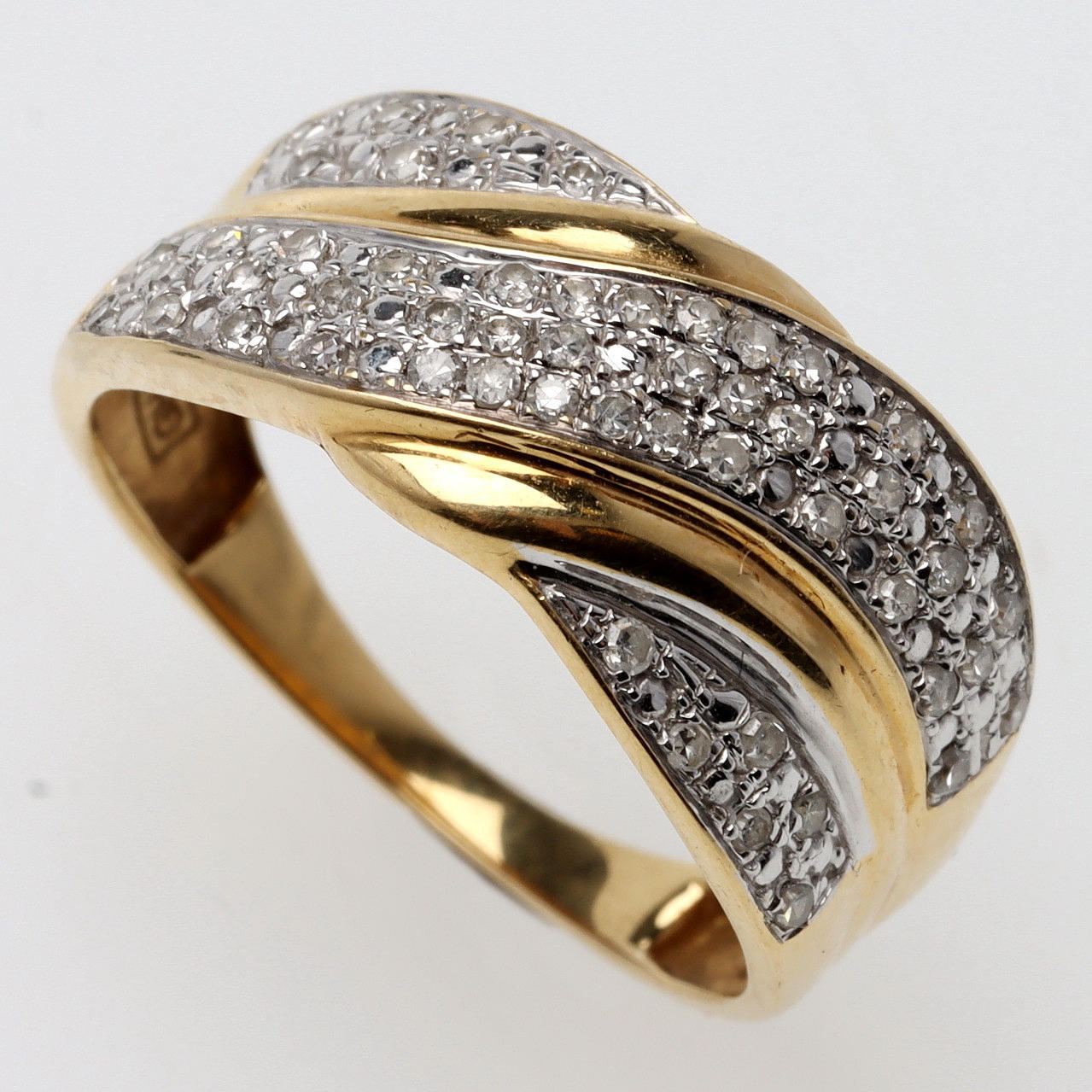 RING, 18k gold & brilliant cut diamonds, GHA.