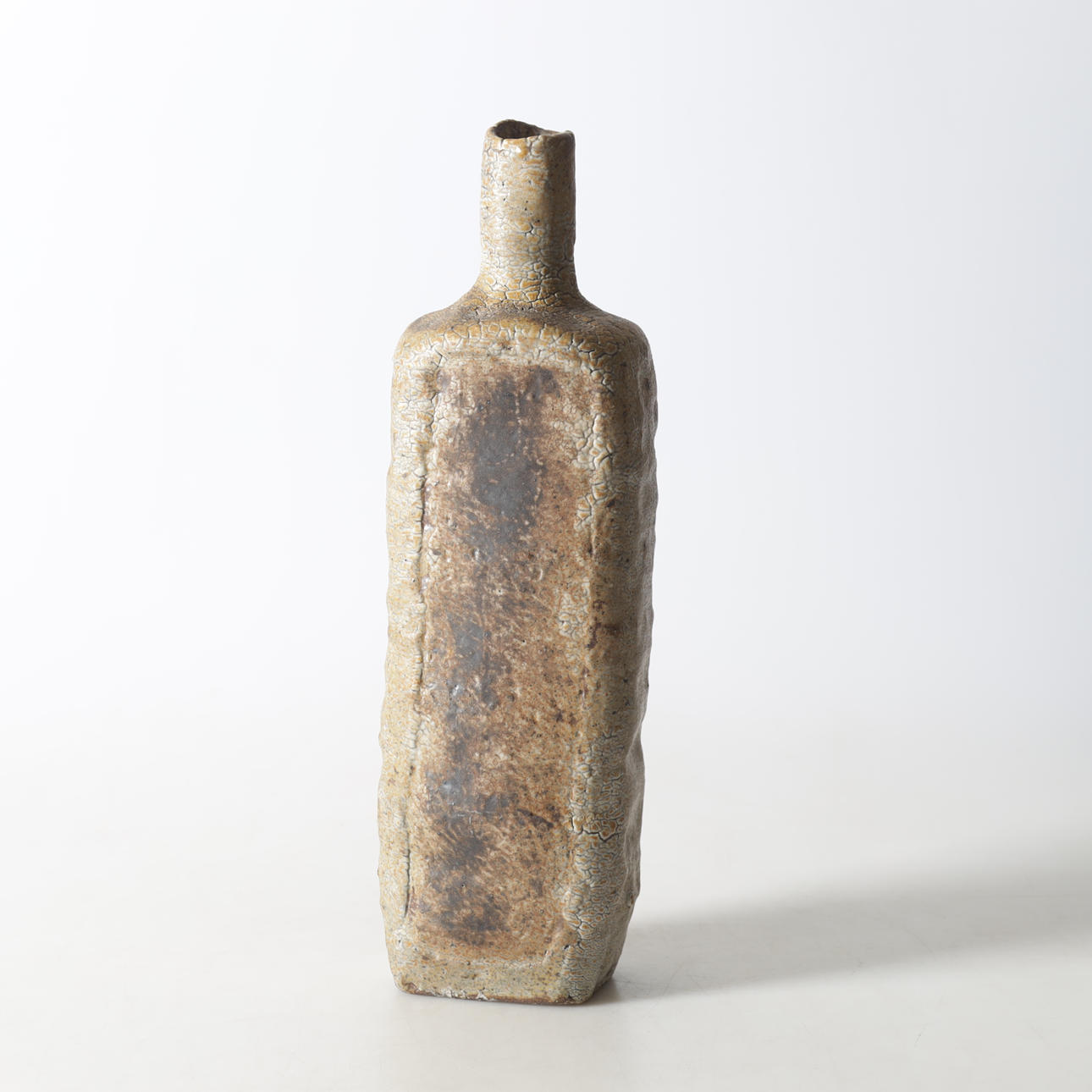 OIDENTIFIERAD KERAMIKER. Vase/bottle, stoneware.