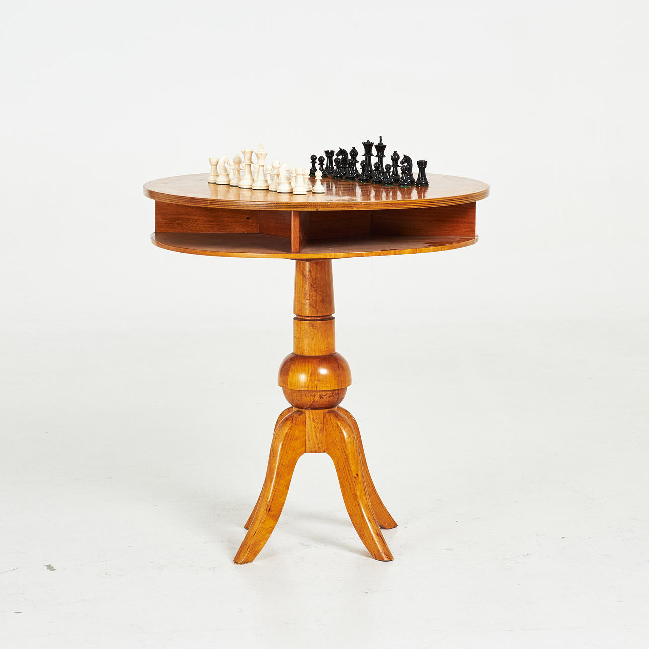 An oak veneer table for chess, 20th century.