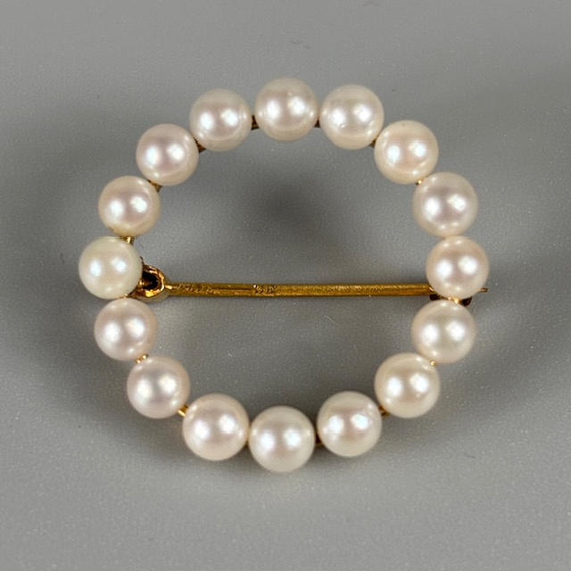 18CT PEARL BROOCH.