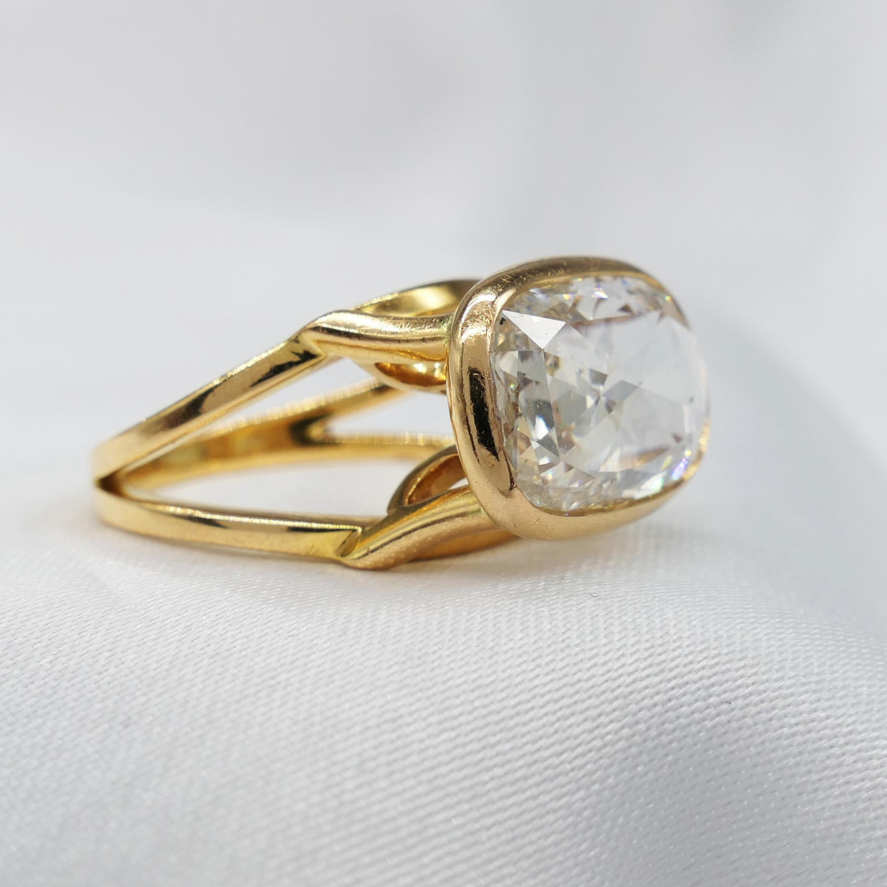 IMPORTANT 3.04CT DIAMOND Solange Azagury-Partridge ring.