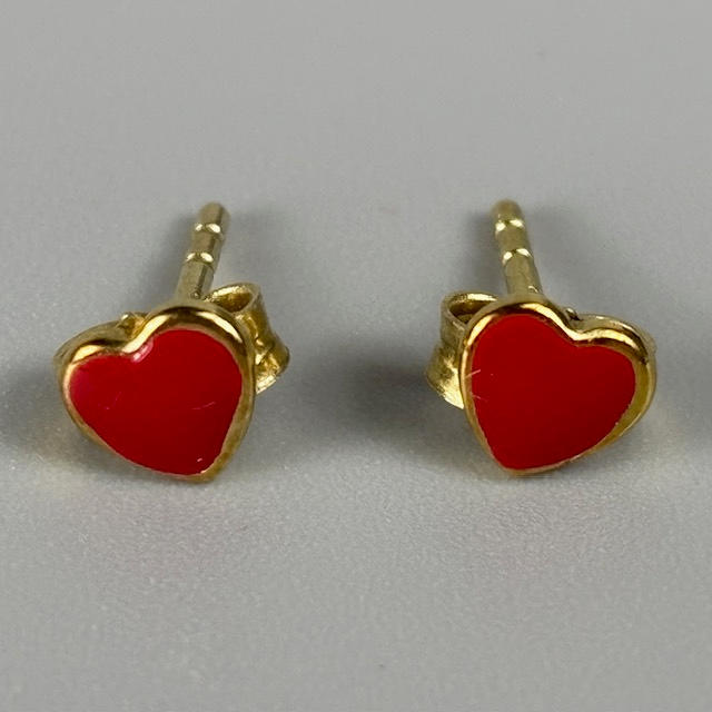 9CT GOLD HEART SHAPED EARRINGS.