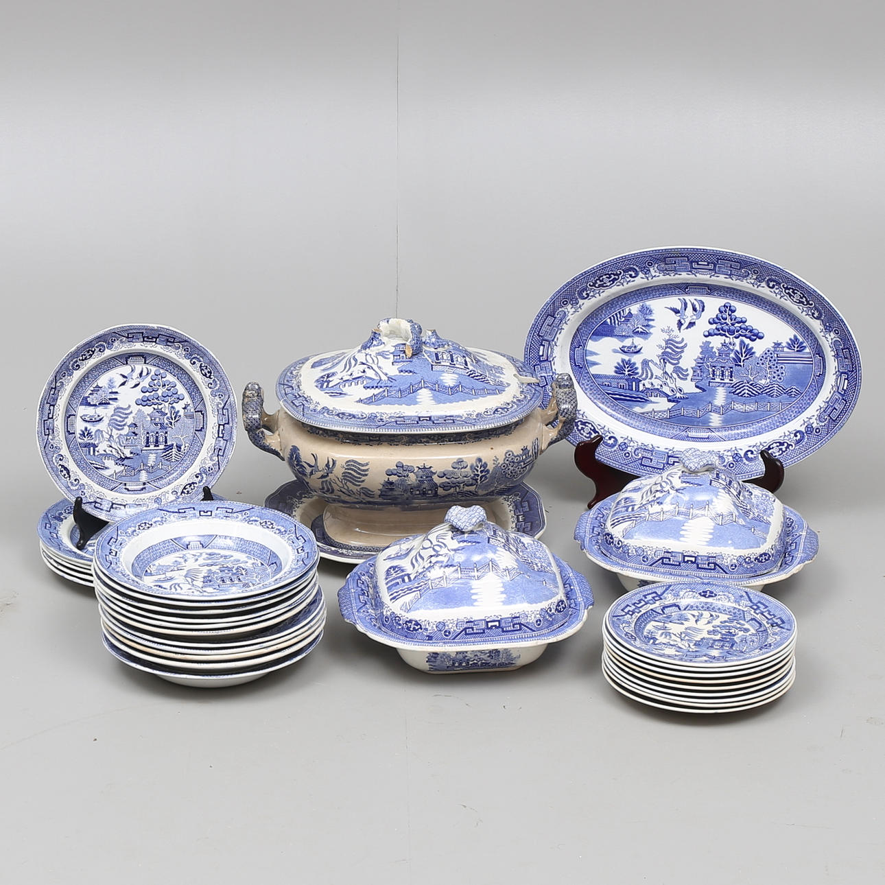 MATSERVIS, 31 delar, "Villov", "Willow", Rörstrand, Gustafsberg, S&C m fl.