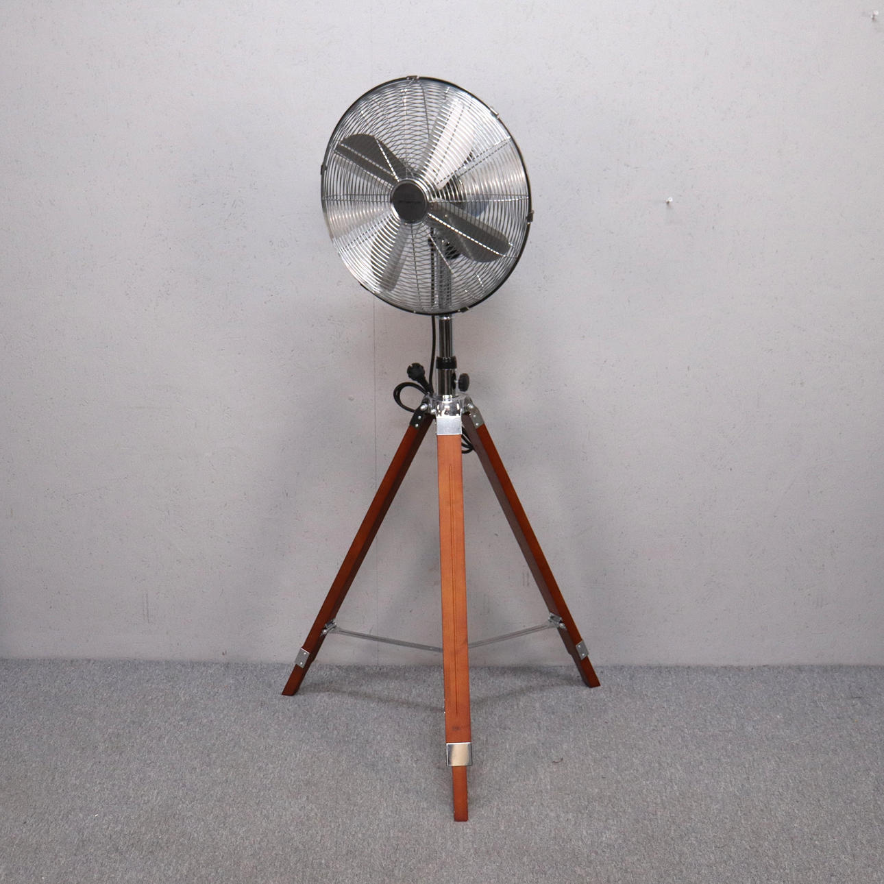 FLOOR FENCE ON STAND, CONTEMPORARY.