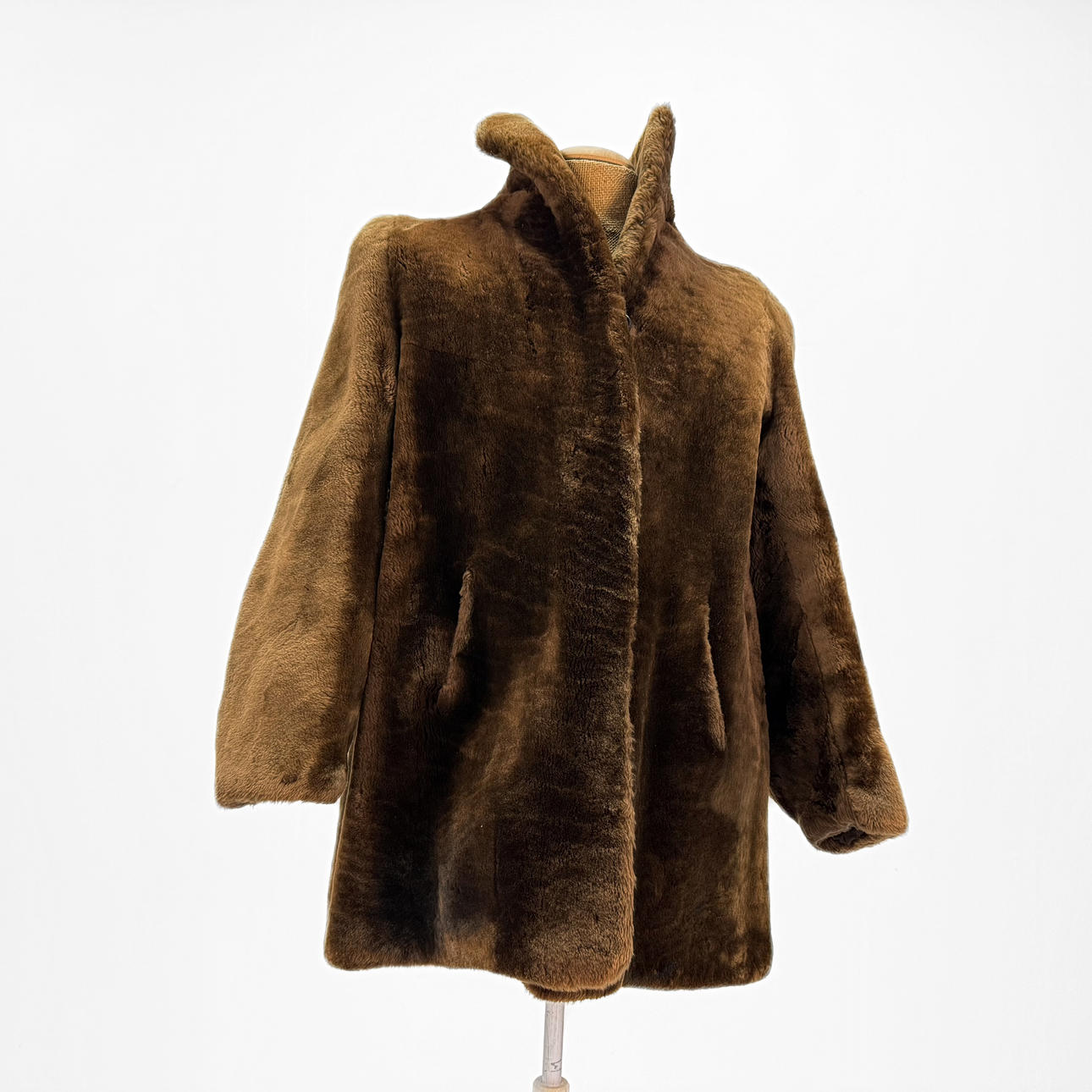 FUSKPÄLS, brun, st 36/38.