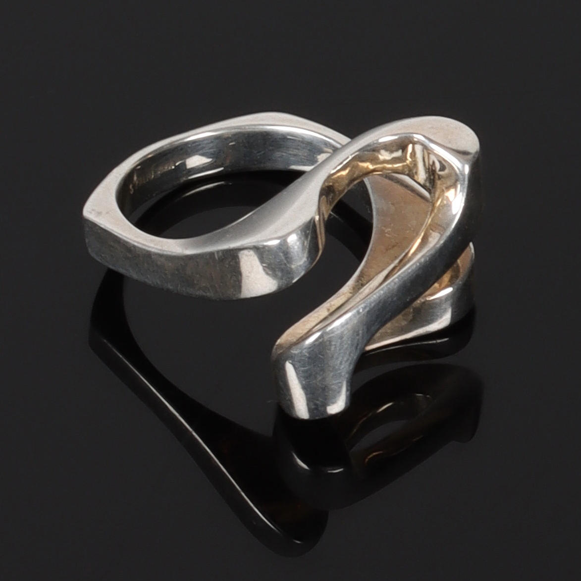 A STERLING SILVER RING, stamped S. Pauu.