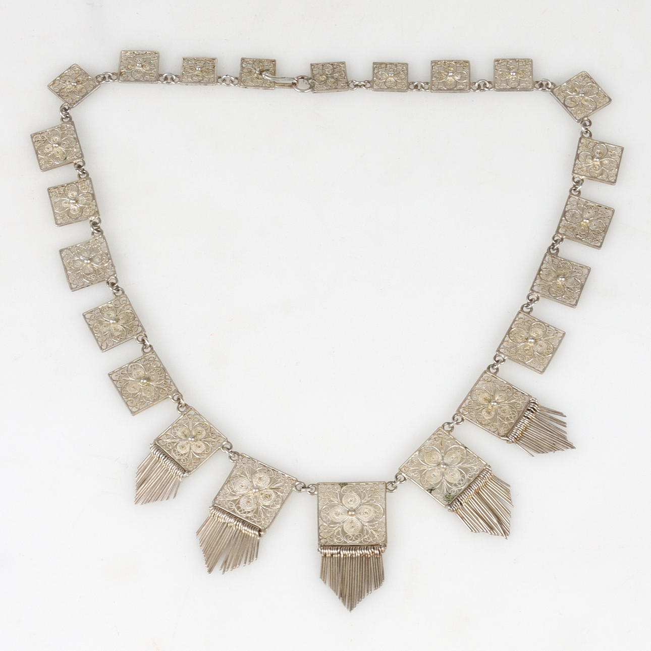 A silver necklace, oriental, 20th century.