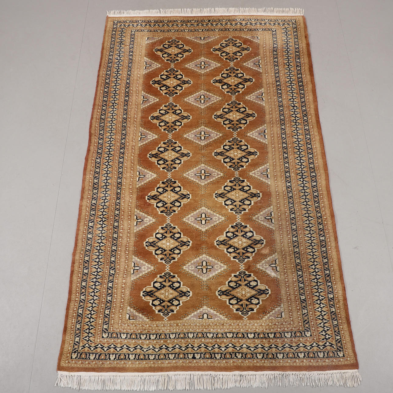 CARPET, Persian, 264 x 152 cm.