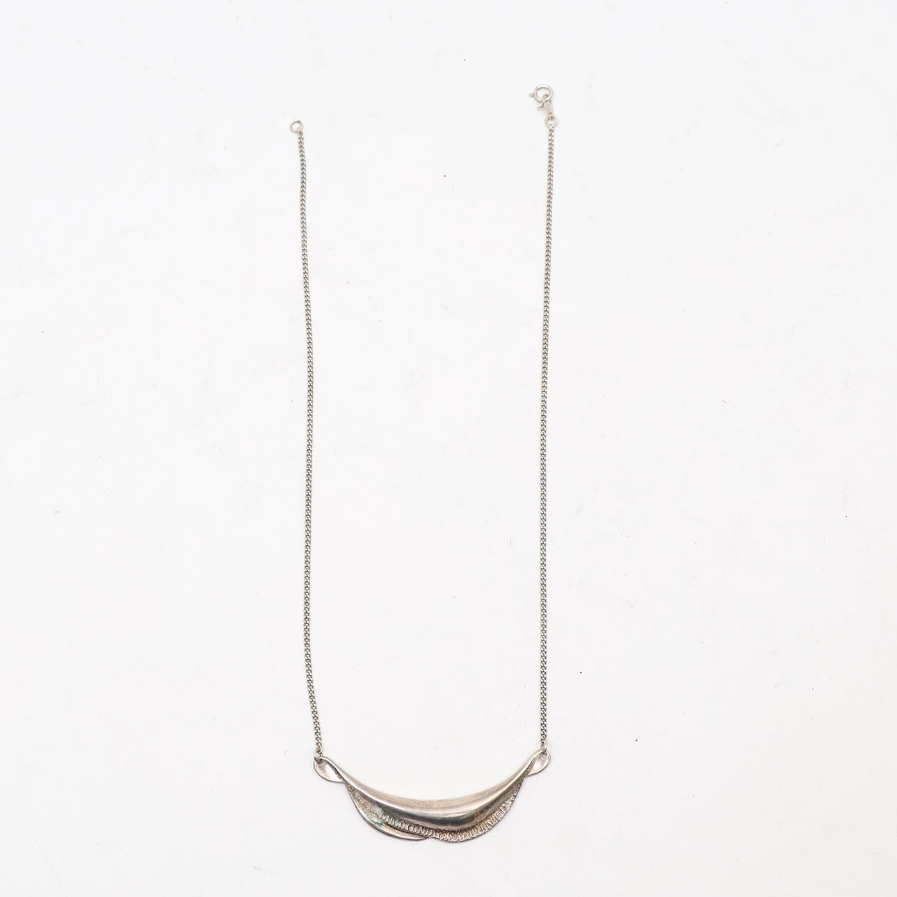 NECKLACE WITH PENDANT, silver, stamped.