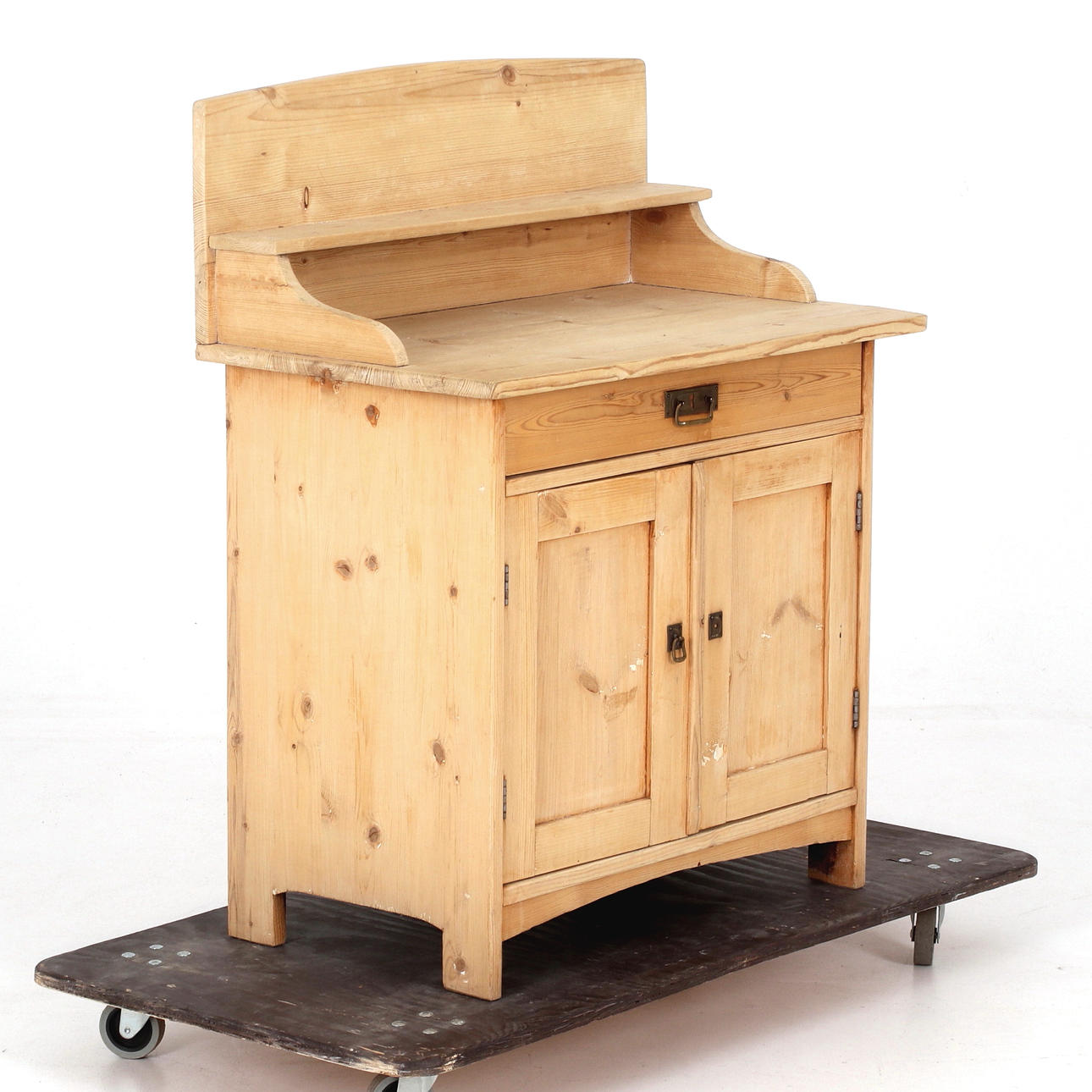 A pine dresser, early 20th century.