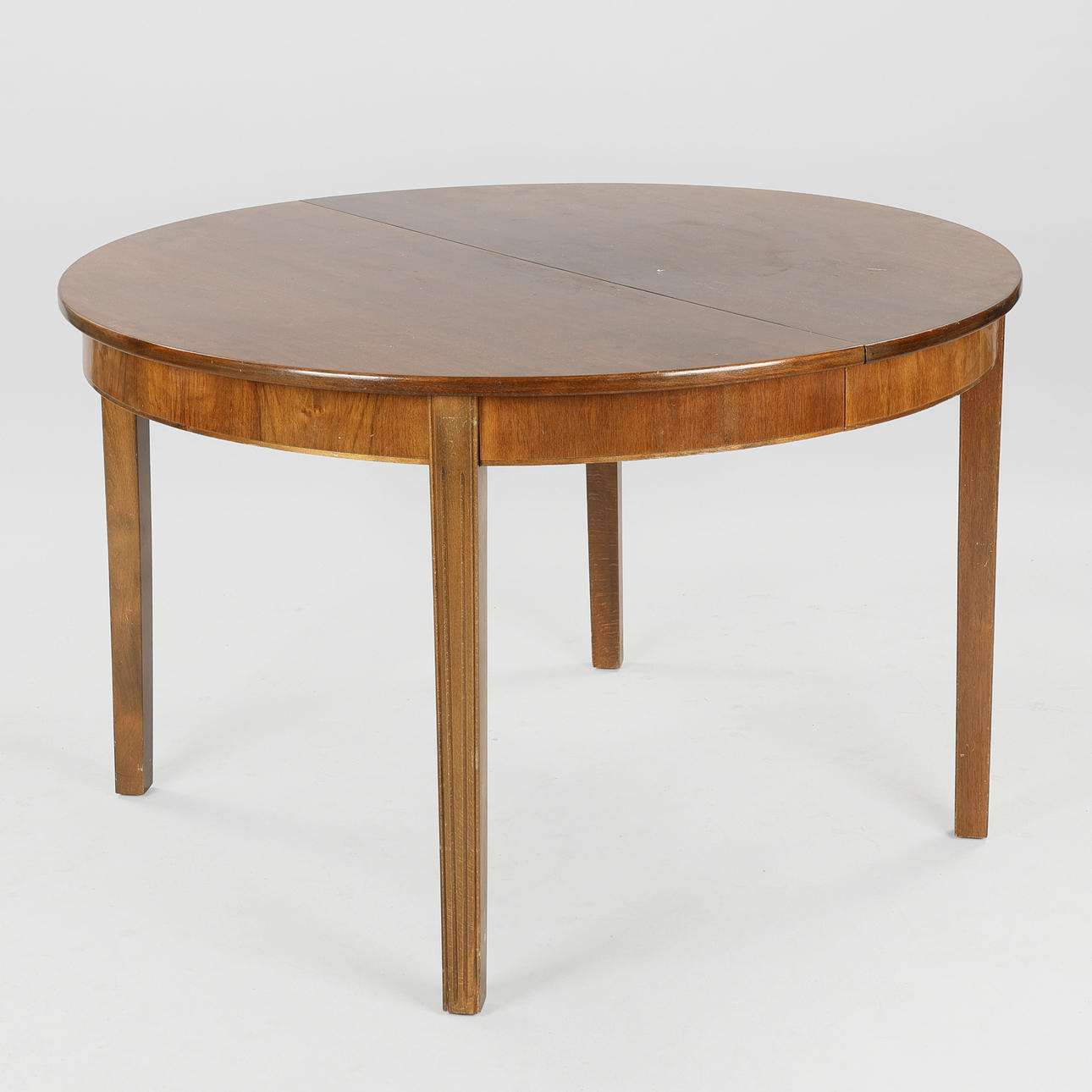 Circular dining table with veneered walnut wood top, stained beech legs, two additional plates, Denmark, mid 20th century, (1+2).