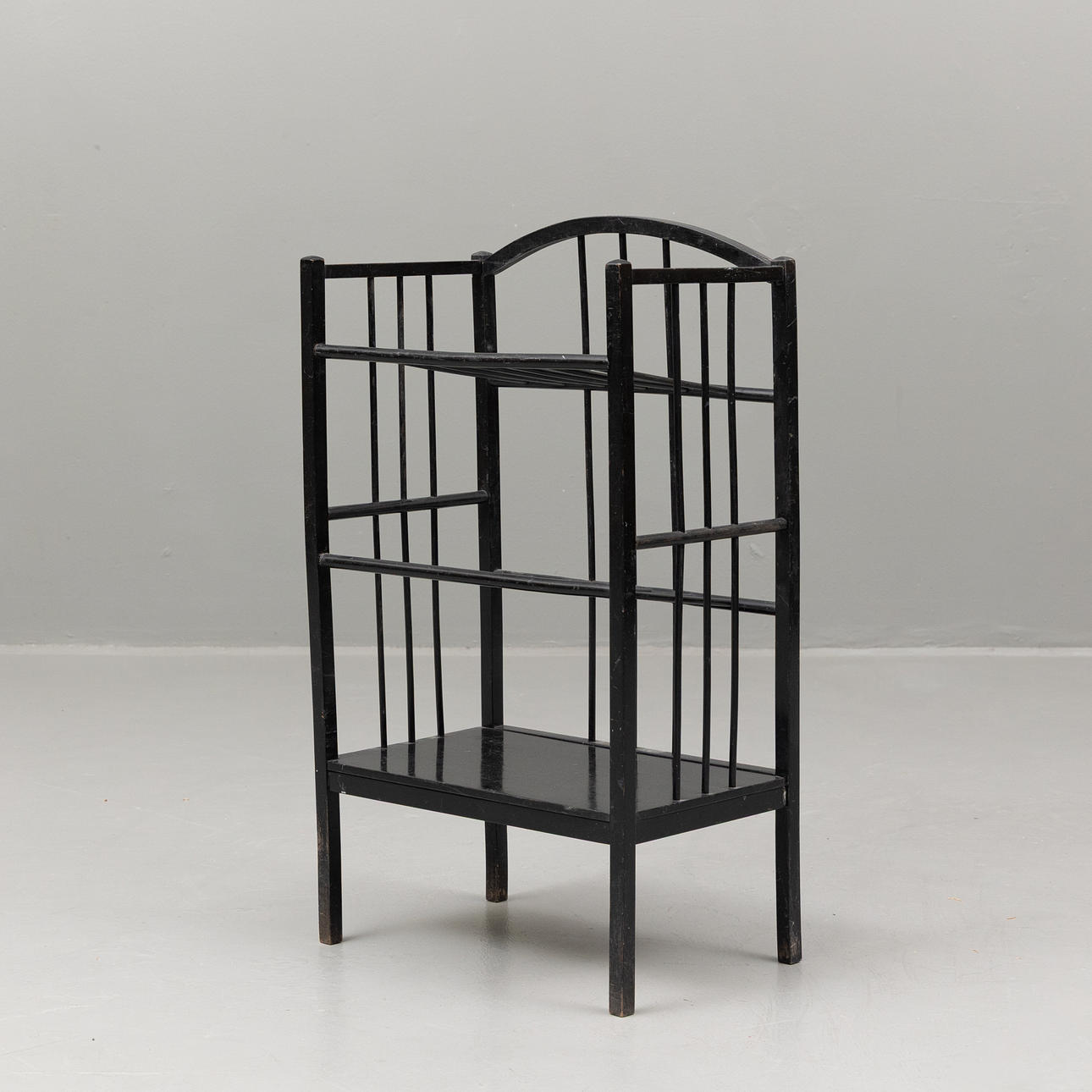 TIDNINGSSTÄLL, bemålad trä, 1900-tal.