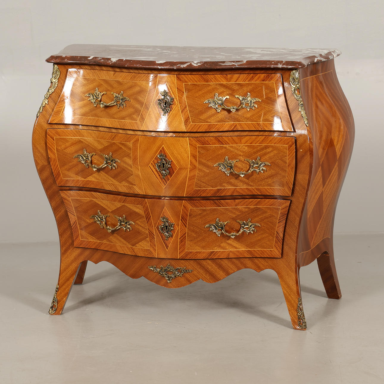 Chest of drawers rococo style.