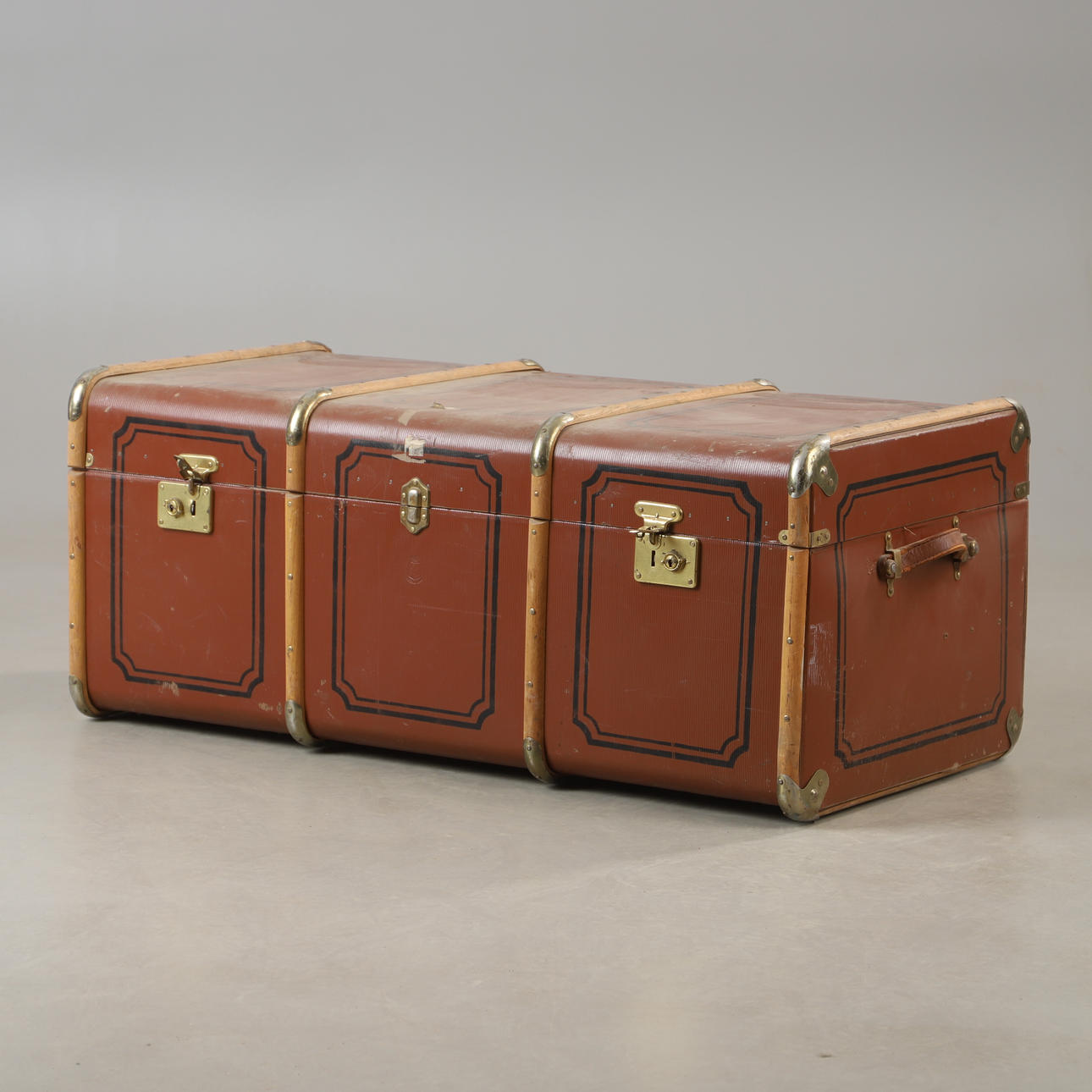 KOFFERT, 1900-talets första hälft.