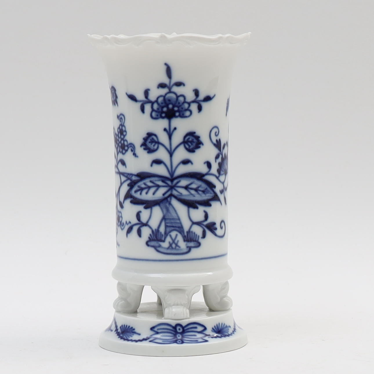 A vase, Meissen, “The Onion Pattern” with hand-painted decor.
