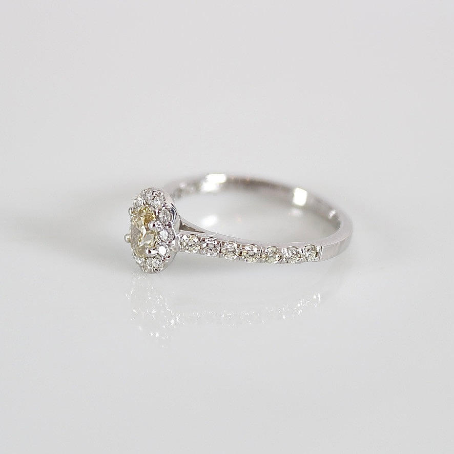 HALORING, 0,72ct, white gold 18K.