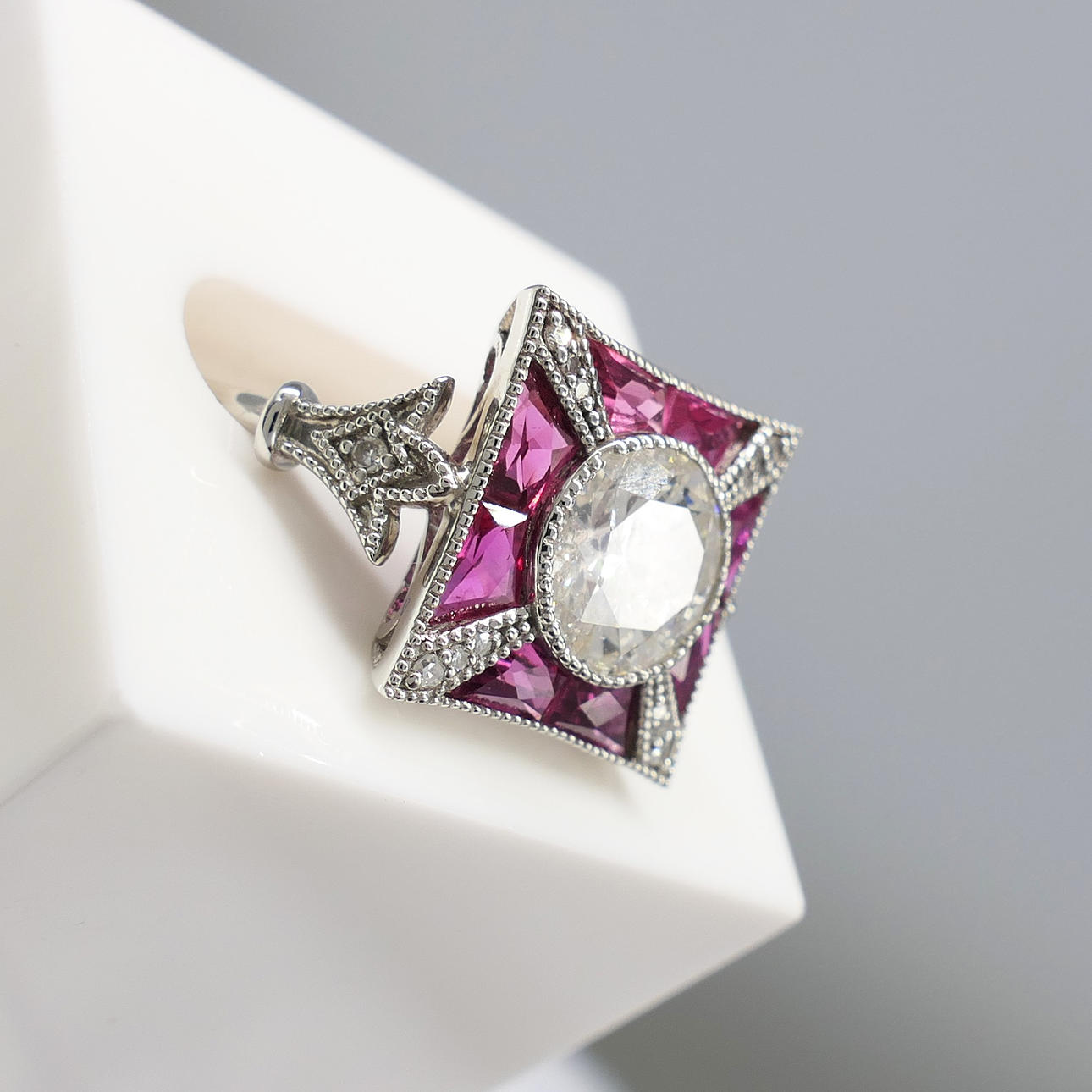 DIAMOND & RUBY ring, platinum.