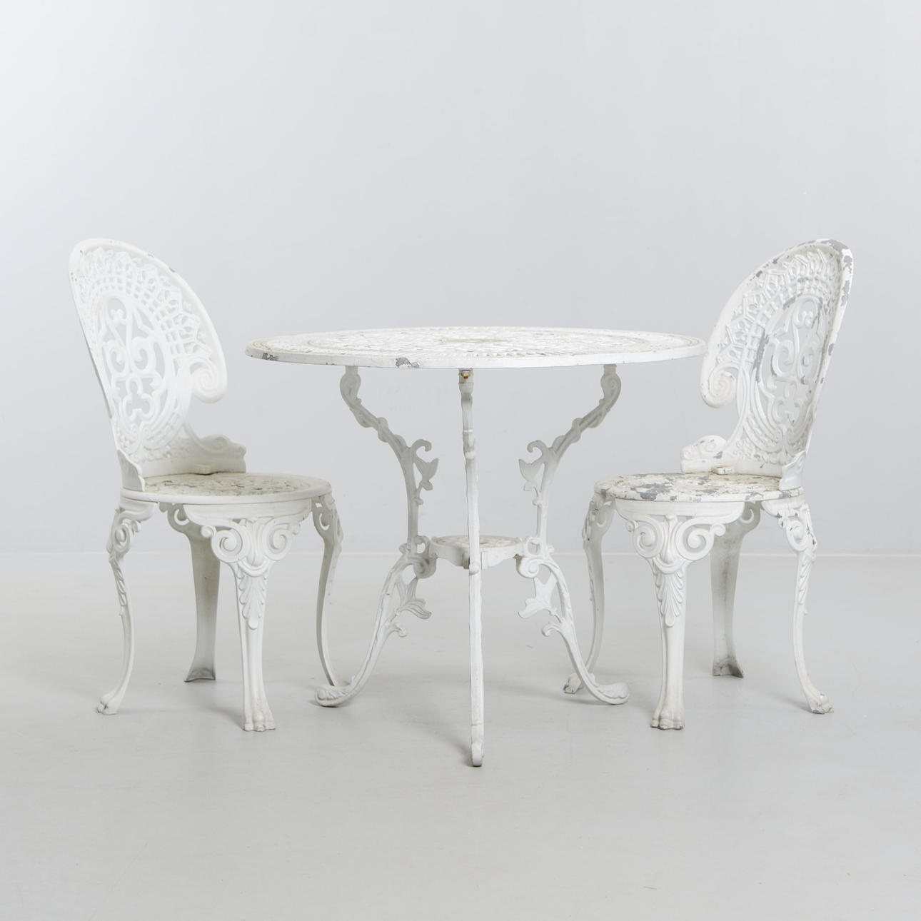 A 3-piece garden group, 20th century.