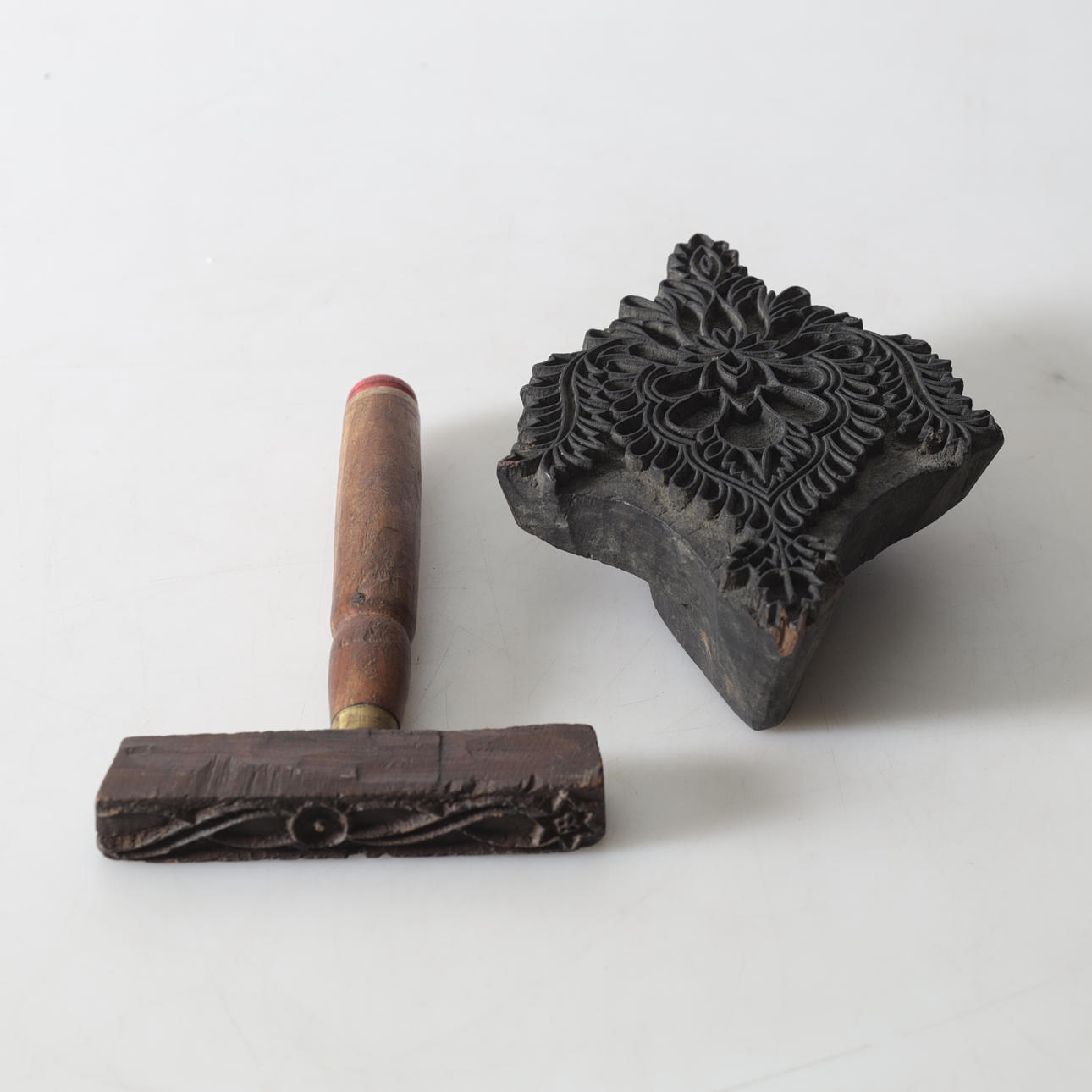 TRYCKSCHABLONER, 2 st, trä, 18/1900-tal.