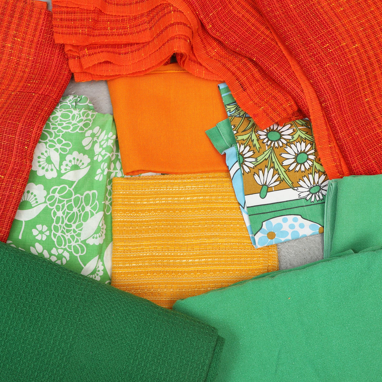 PLÄDAR & TEXTIL, 12 pieces, inter alia 1970s.