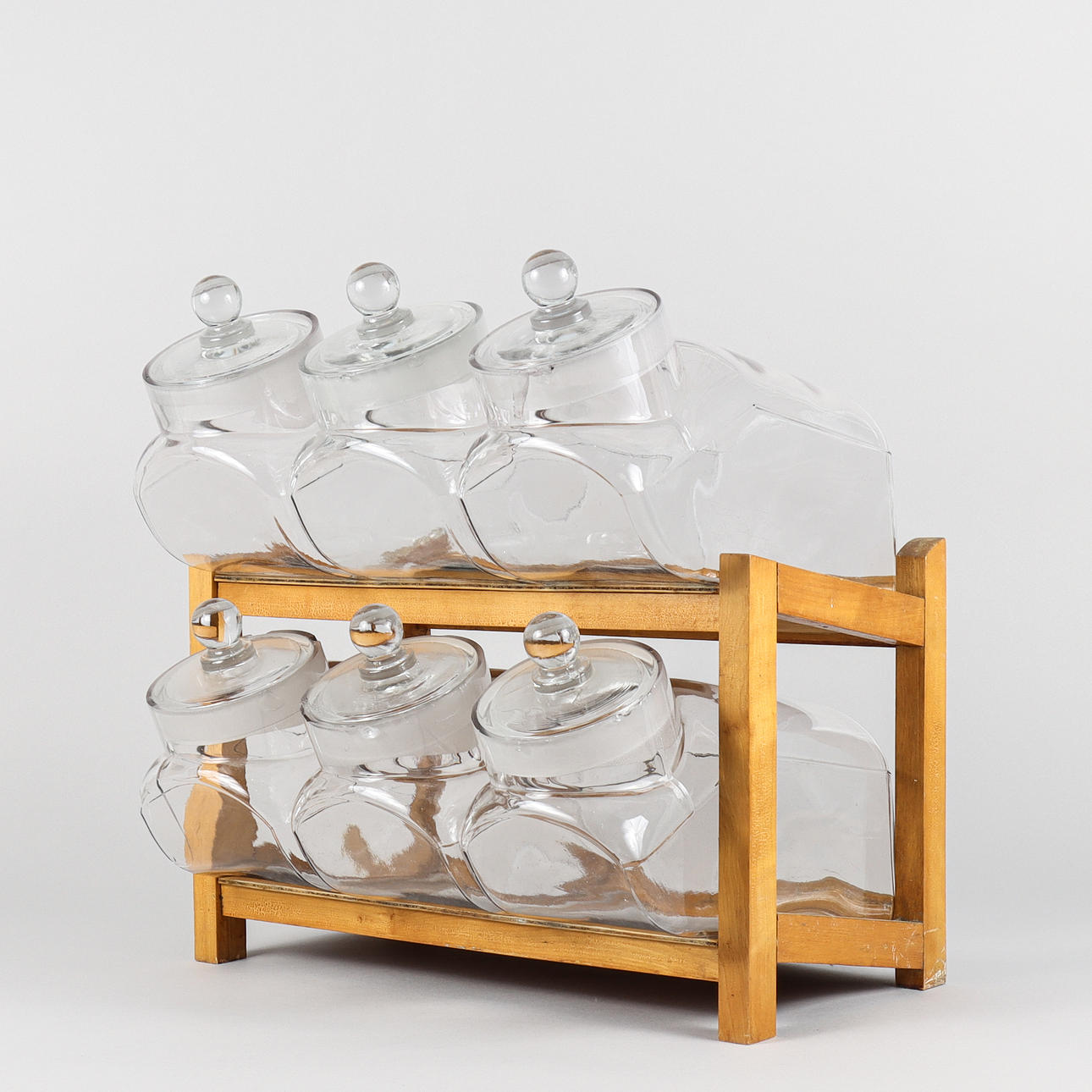 SET with glass caramel jars.