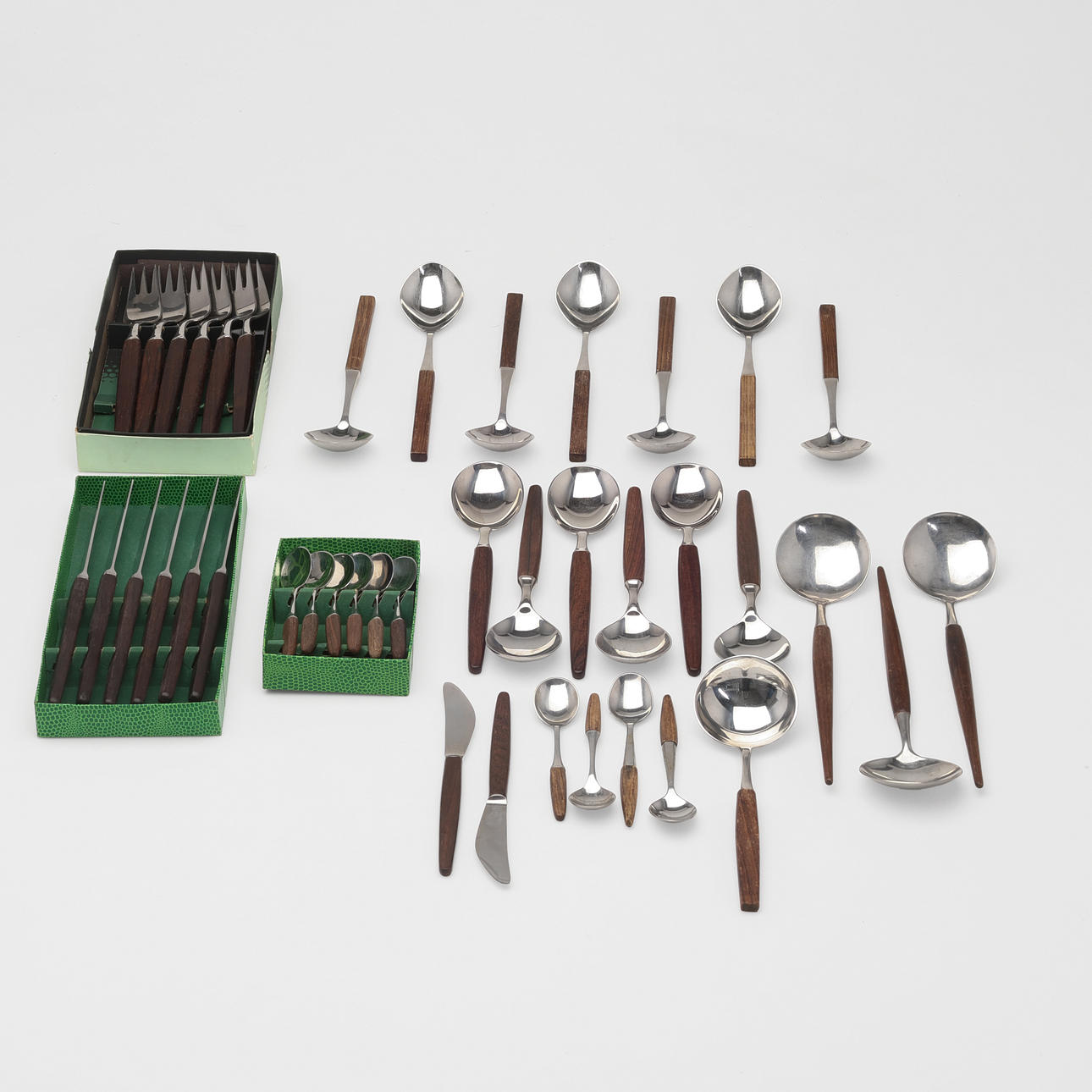 TIAS ECKHOFF. Bestickset, ”Eckhoff” och ”Opus” m.m., rostfritt stål och rosenträ, Lundtofte, Danmark. (41).