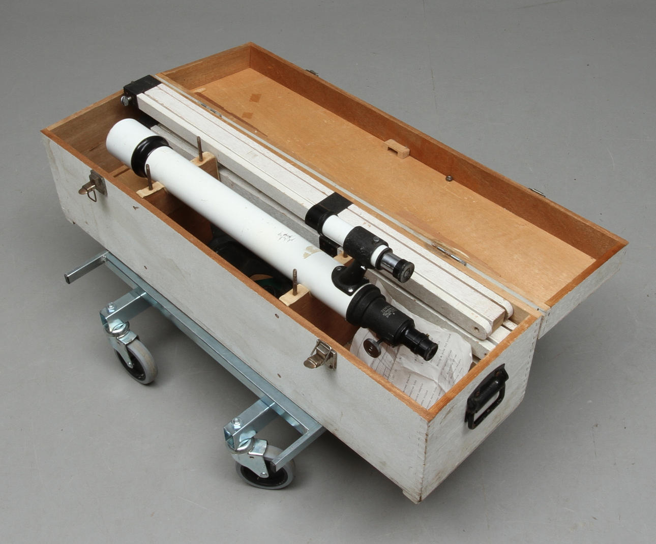 KIKARE, med stativ, Zenith, 1900-tal.