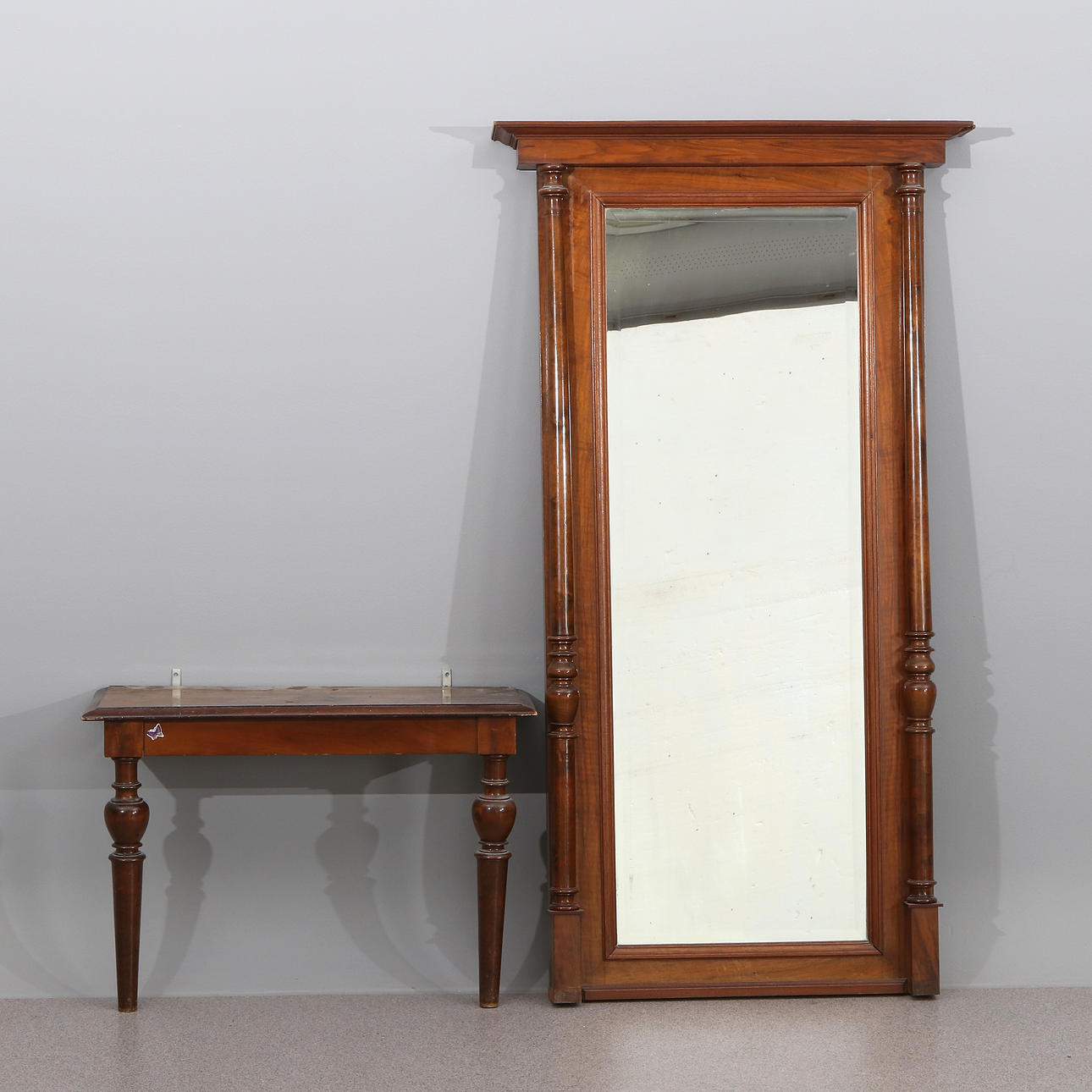 MIRROR WITH CONSOLE TABLE. Walnut. Neo-Renaissance, circa 1900.