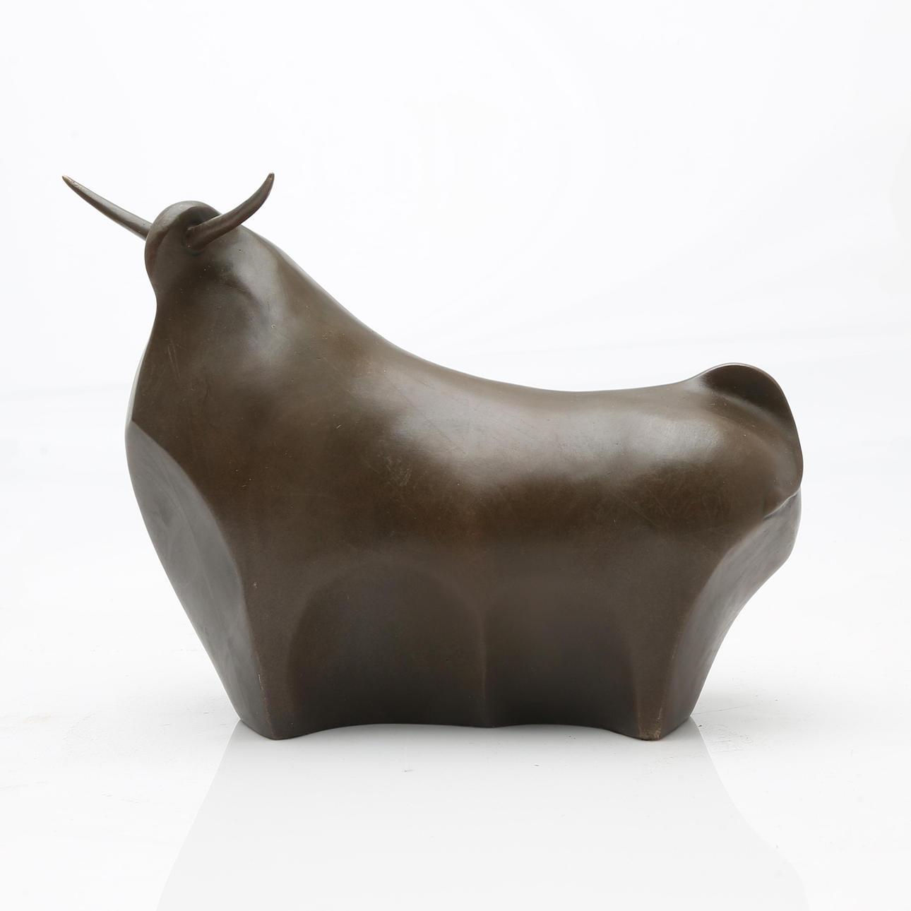 AFTER FERNANDO BOTERO. Bull.