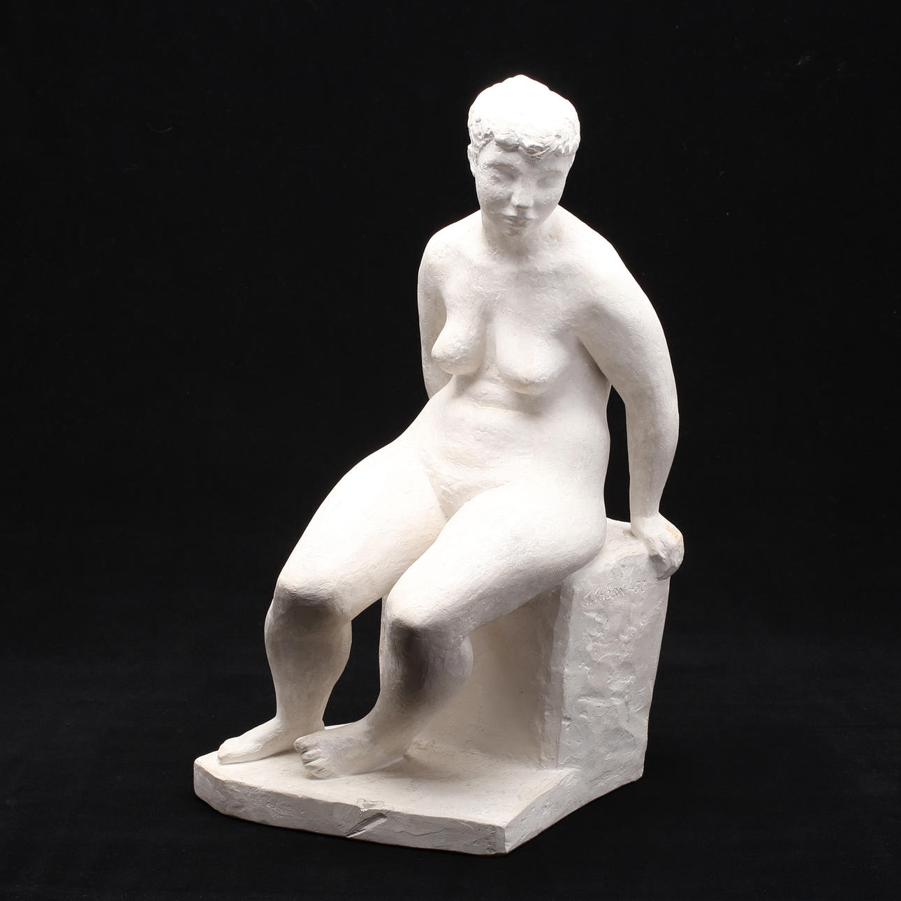 THURE THÖRN. Skulptur, gips. Sittande kvinna. Signerad och daterad -53.