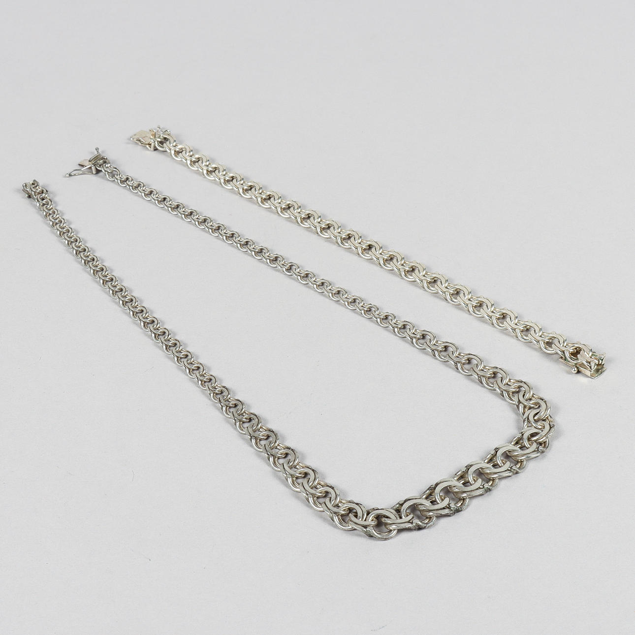 A SILVER BISMARCK NECKLACE AND BRACELET.