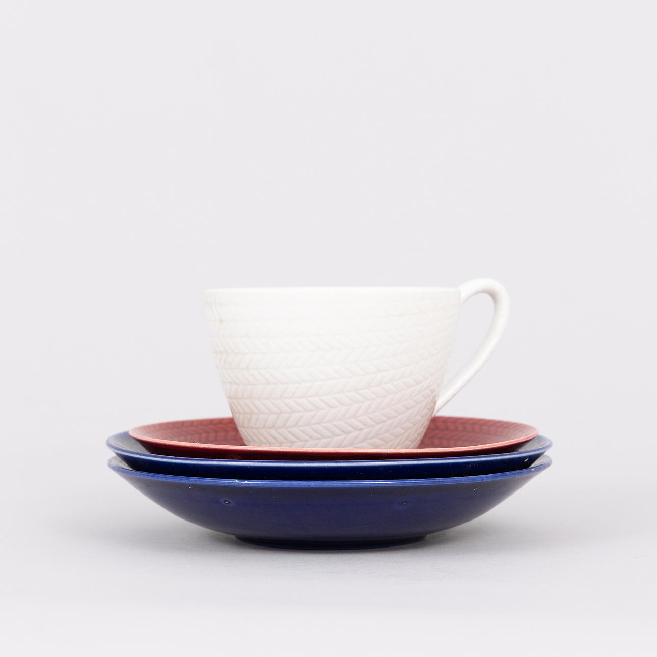 HERTHA BENGTSON. Servisdelar, 'Blå eld', 4 st, flintgods, Rörstrand.