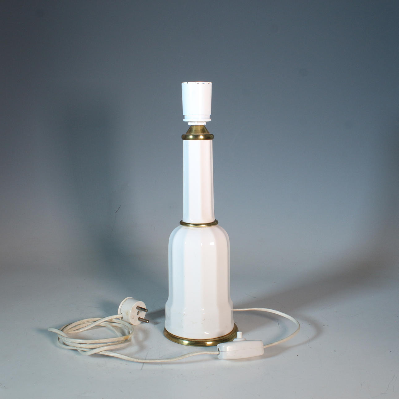 SÖHOLM DÄNEMARK. Ceramic and brass table lamp.