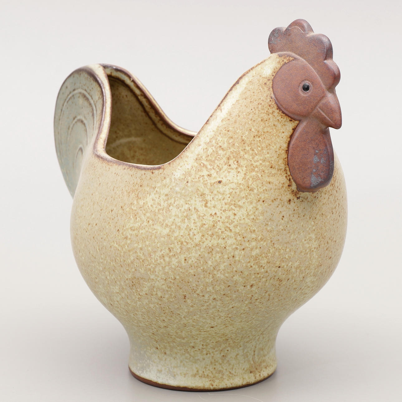 LISA LARSON. Egg hen, stoneware, Gustavsberg.