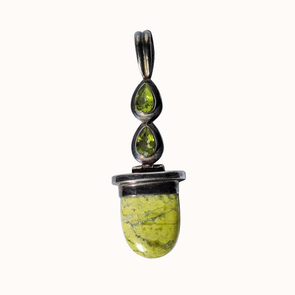 SILVER AND OLIVE PENDANT.