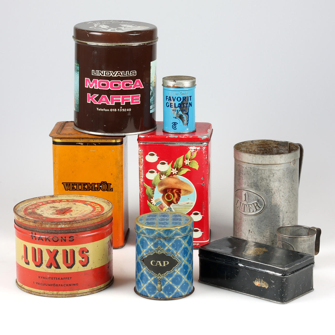 JARS and DIMENSIONS, 8 pcs, including lithographed plate, including coffee, Luxus, Lindvalls Mocca with motif by Jokkmokks Jokke. 20th century.