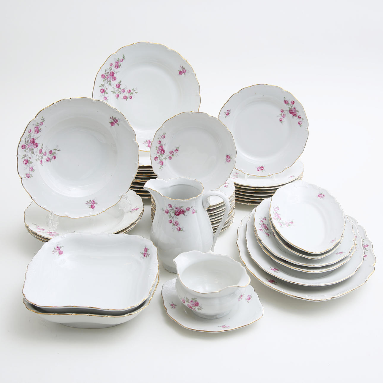 A 46-piece floral tableware set, Czechoslovakia.