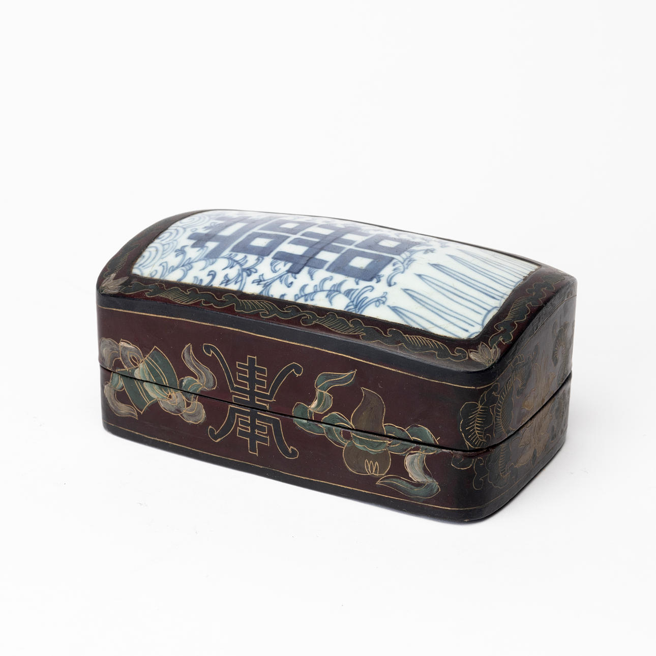A Chinese lacquerwork lockbox, 20th century, China.