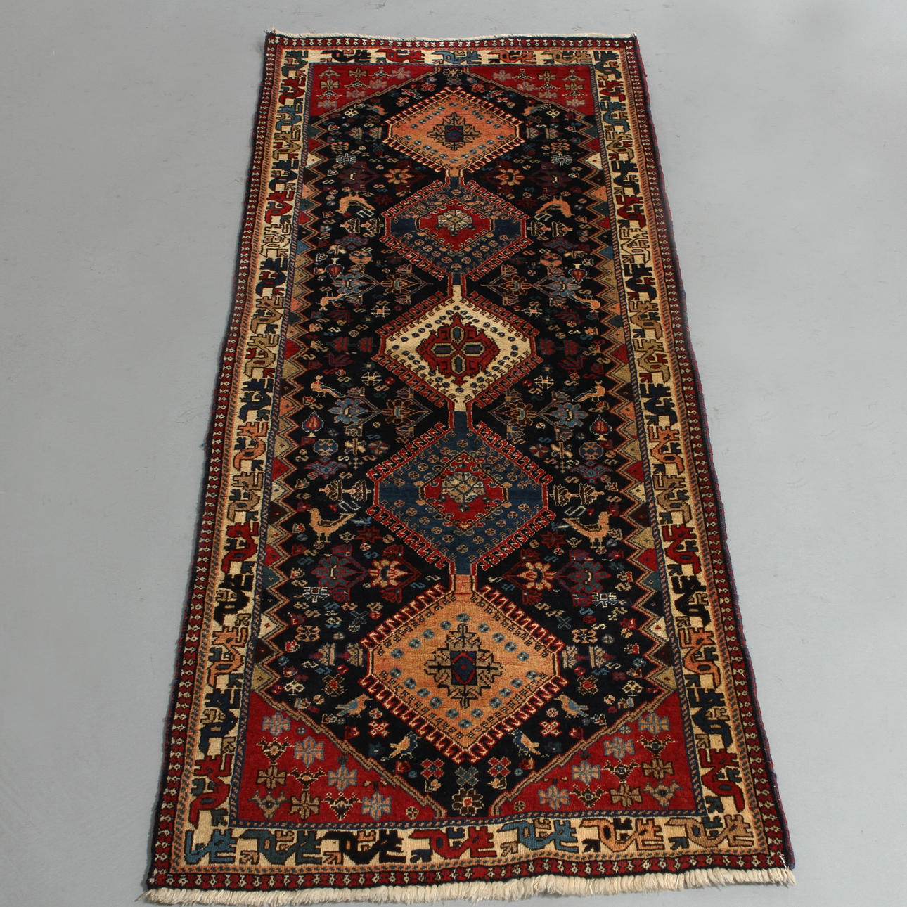 MATTA, YALAMEH, 195 x 78 cm.