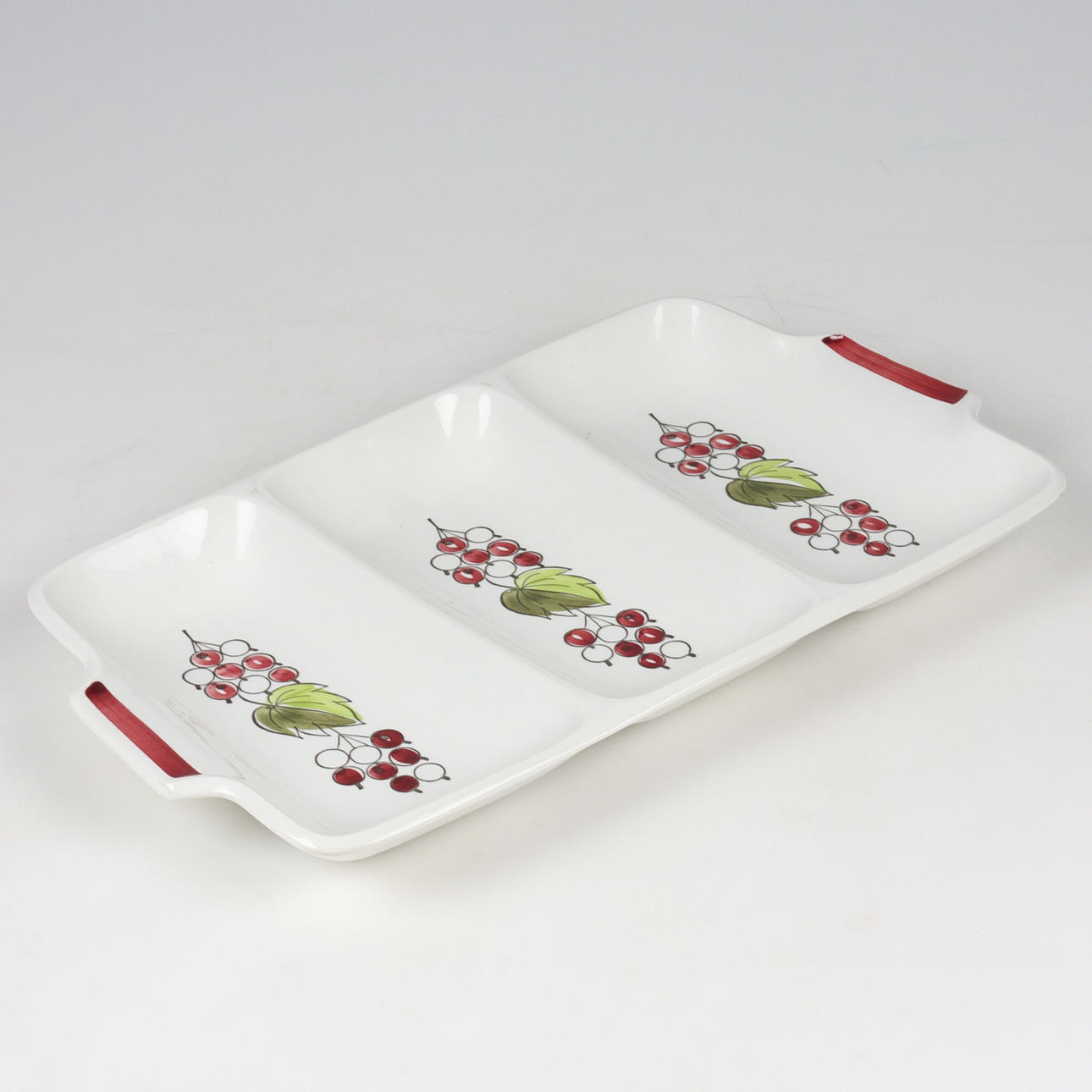 A 'Druva' porcelain serving dish, Rörstrand. 1960s.